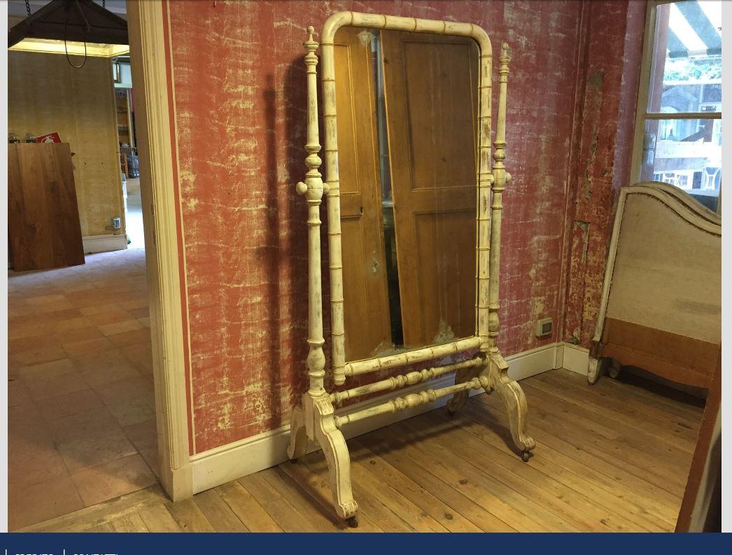 20th Century French Free Standing Faux Bamboo Mirror on Wheels, 1920s (Französische Provence) im Angebot