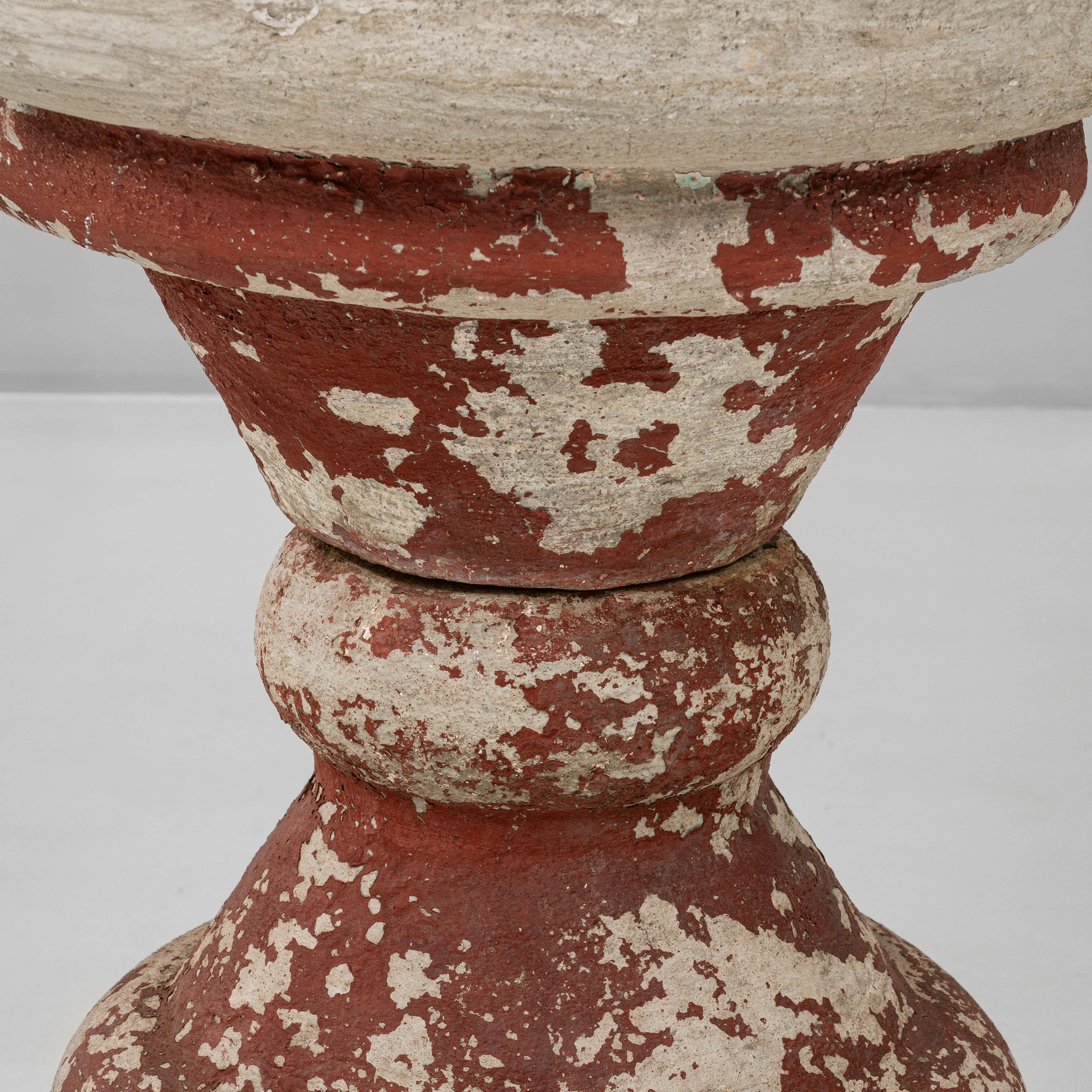 Jardinière en béton en forme d'entonnoir, France, 20e siècle en vente 4