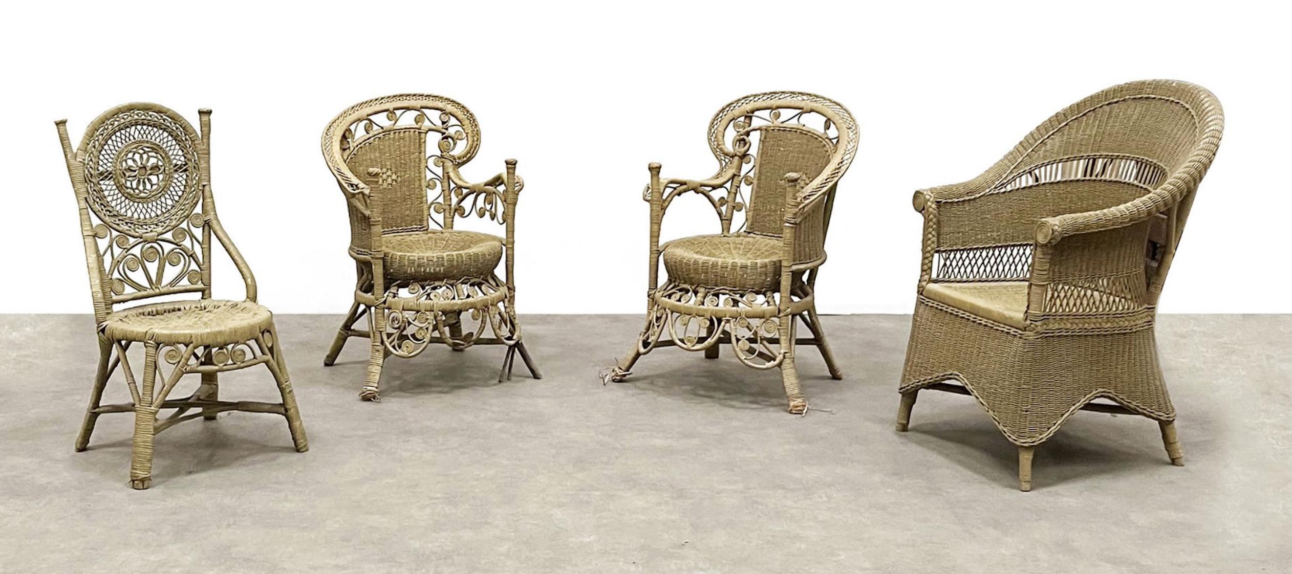 Quatre chaises de jardin en rotin de formes et de structures différentes.
Authentiquement en bon état, sans aucune restauration.
France, vers 1920.