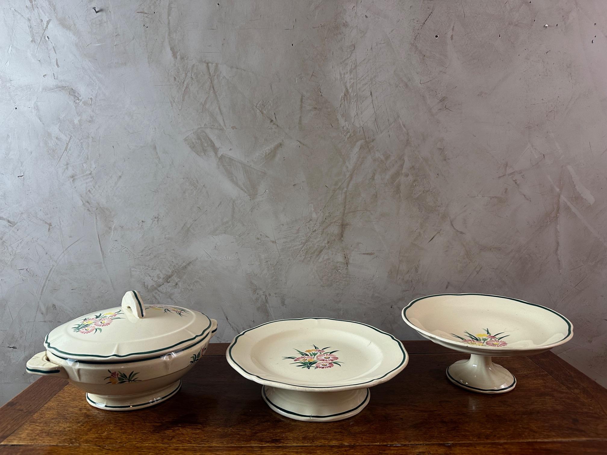 Poterie Service peint à la main de la manufacture française de Gien du 20e siècle, années 1940 en vente