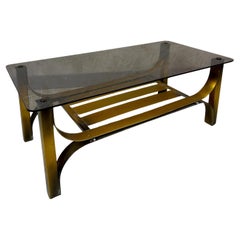 Französischer Couchtisch aus vergoldetem Metall und geräuchertem Glas, 1970er Jahre