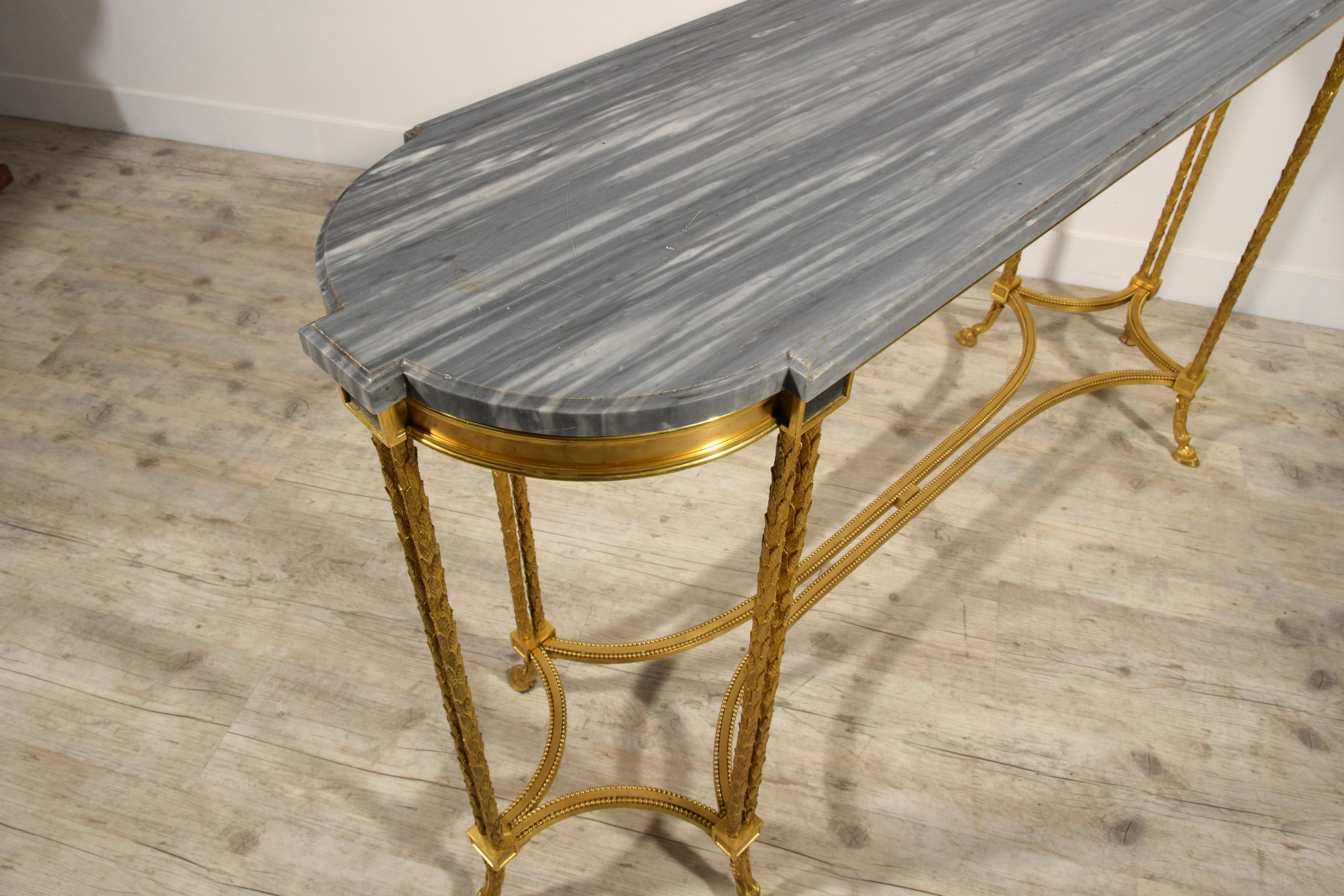 20e siècle, Table console en bronze doré de la Maison Baguès.  en vente 11