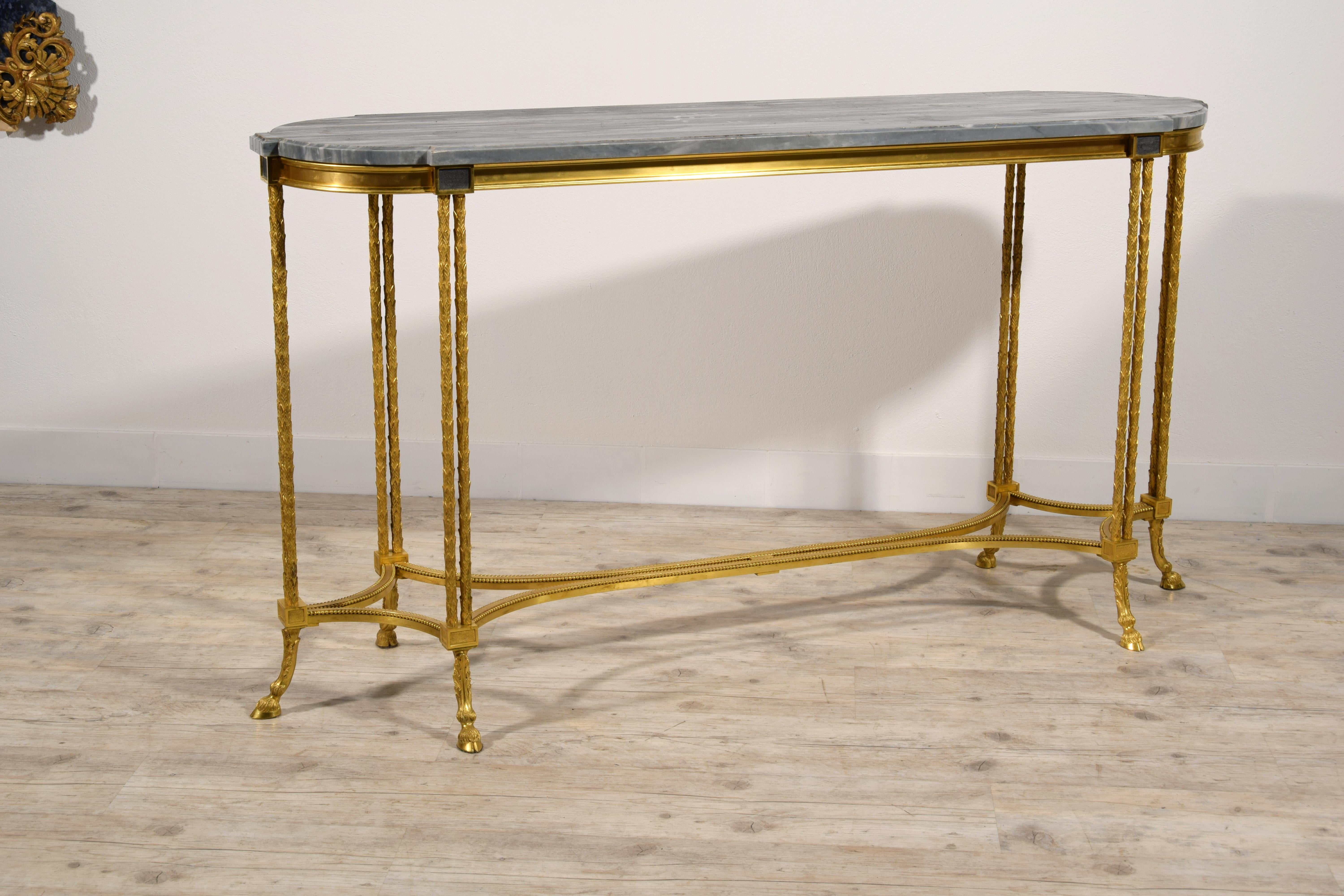 Hollywood Regency 20e siècle, Table console en bronze doré de la Maison Baguès.  en vente