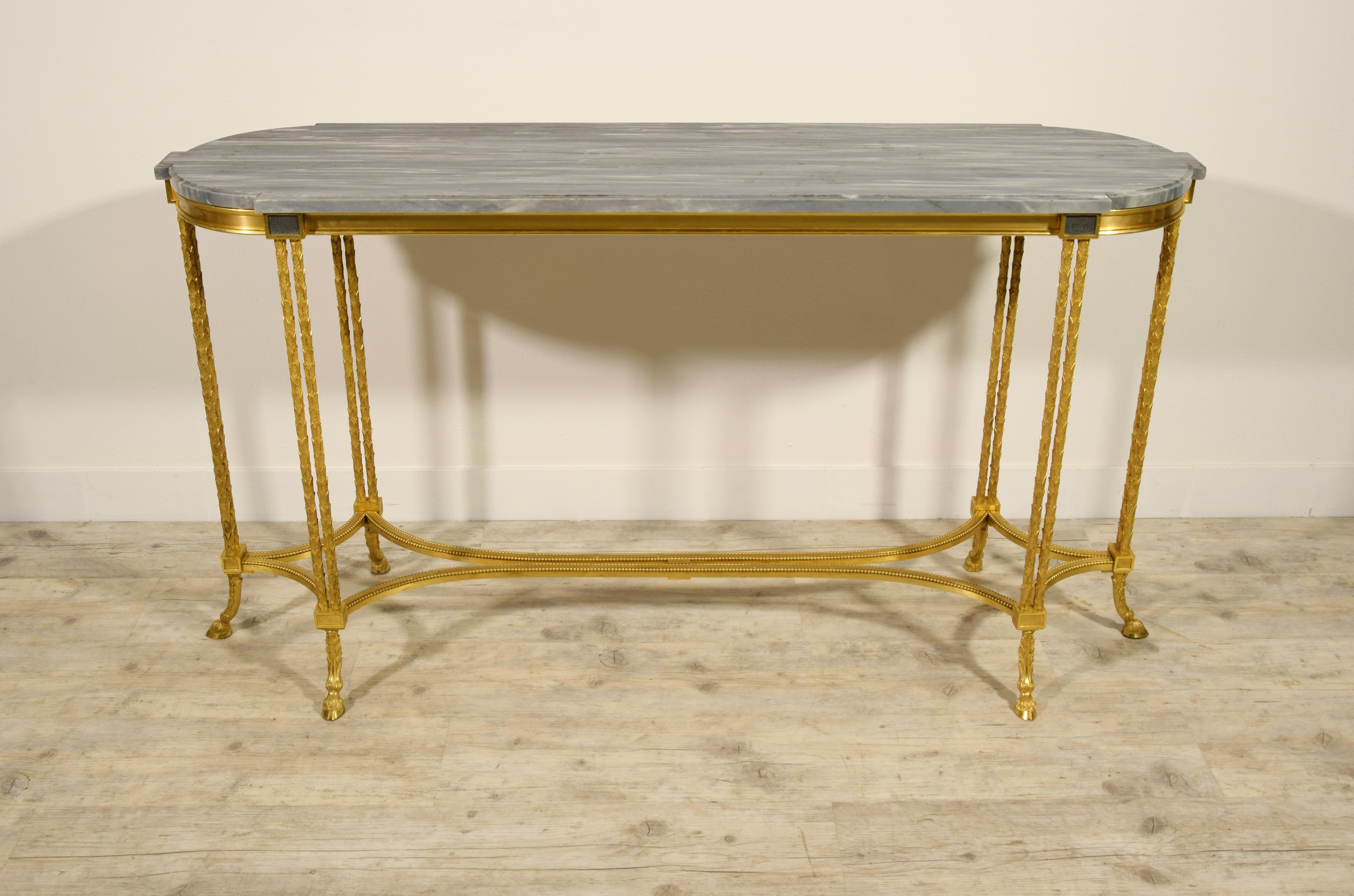 Doré 20e siècle, Table console en bronze doré de la Maison Baguès.  en vente