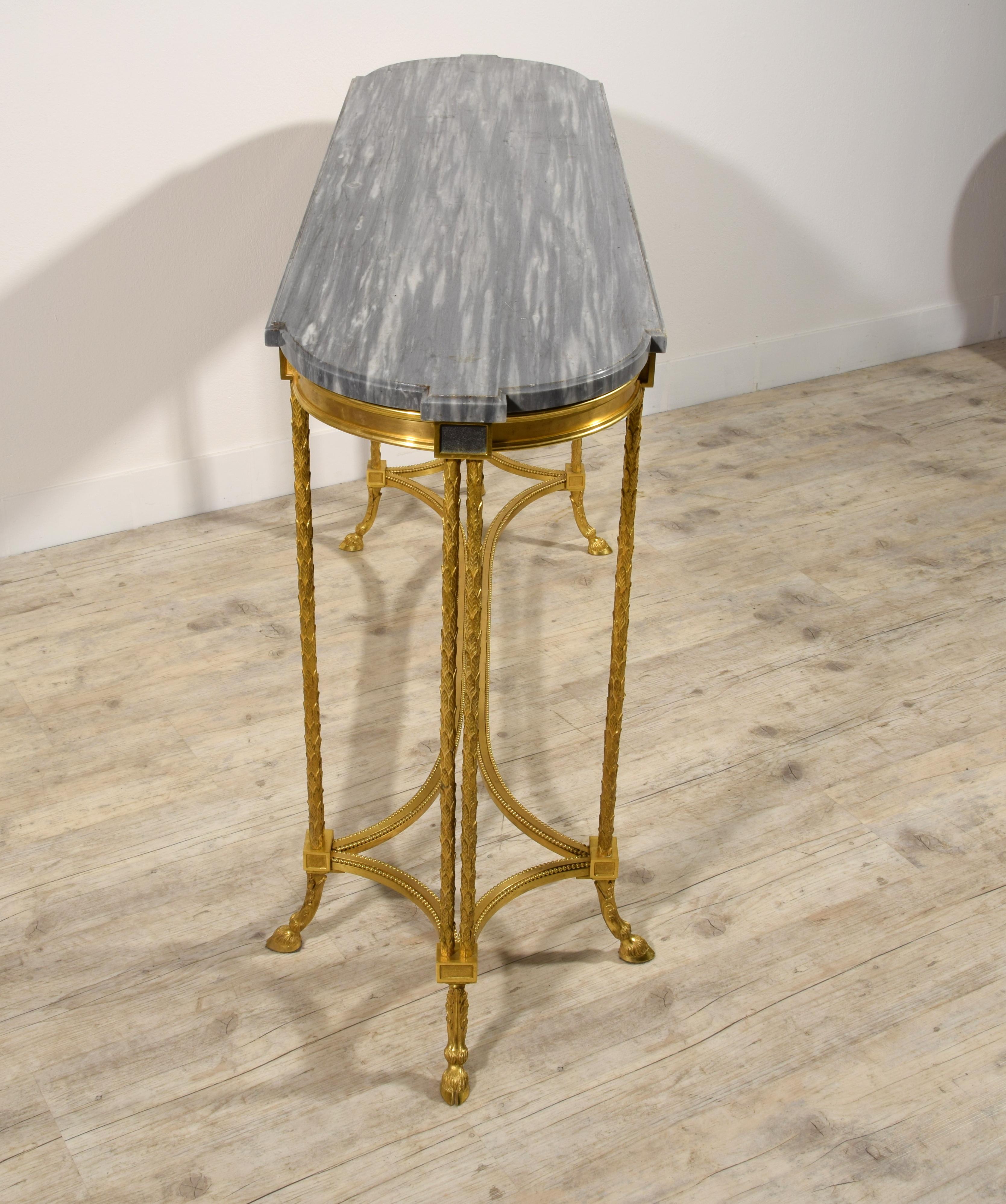 20ième siècle 20e siècle, Table console en bronze doré de la Maison Baguès.  en vente