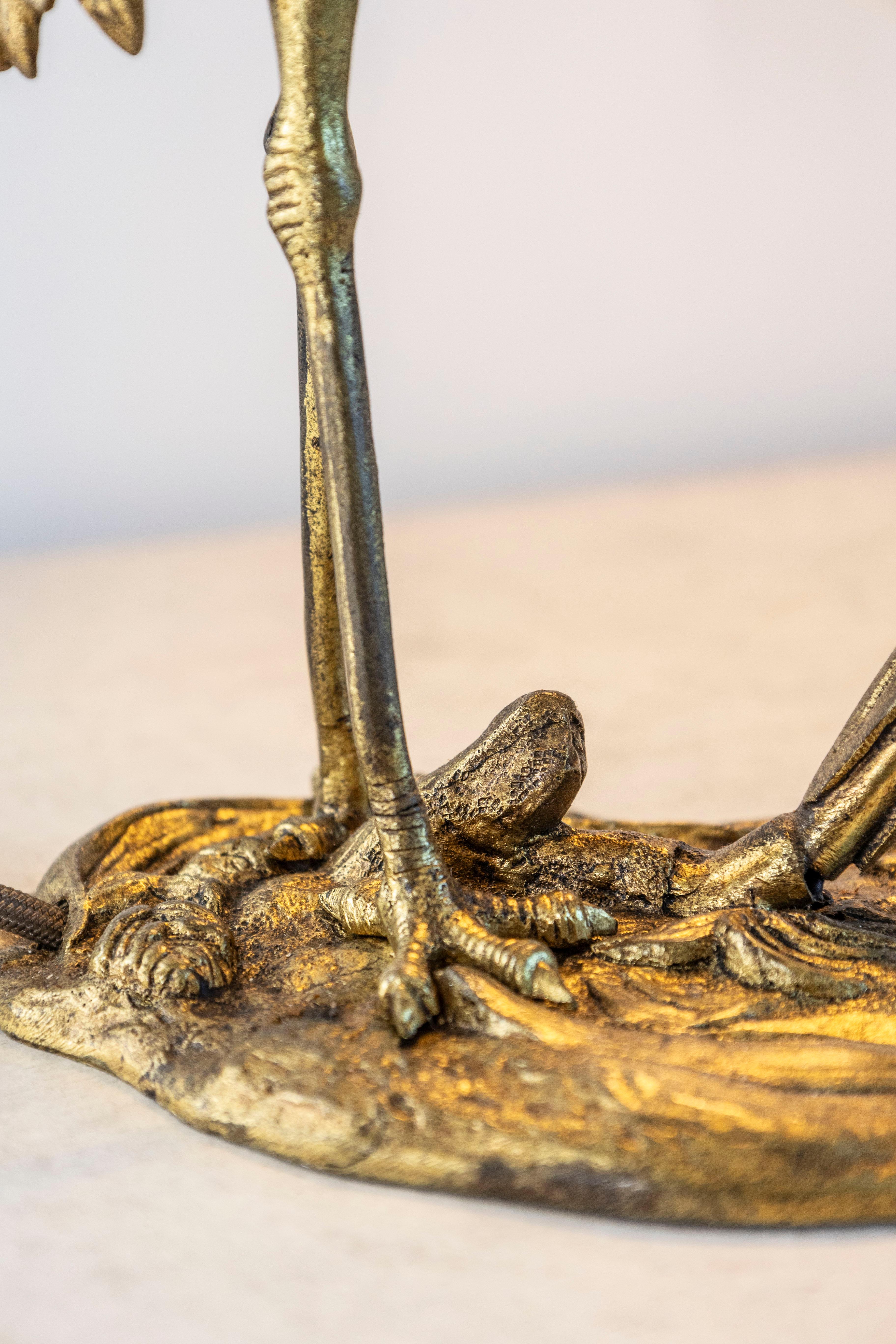Doré Lampe héron française du 20e siècle avec motif de feuilles et abat-jour en soie en vente