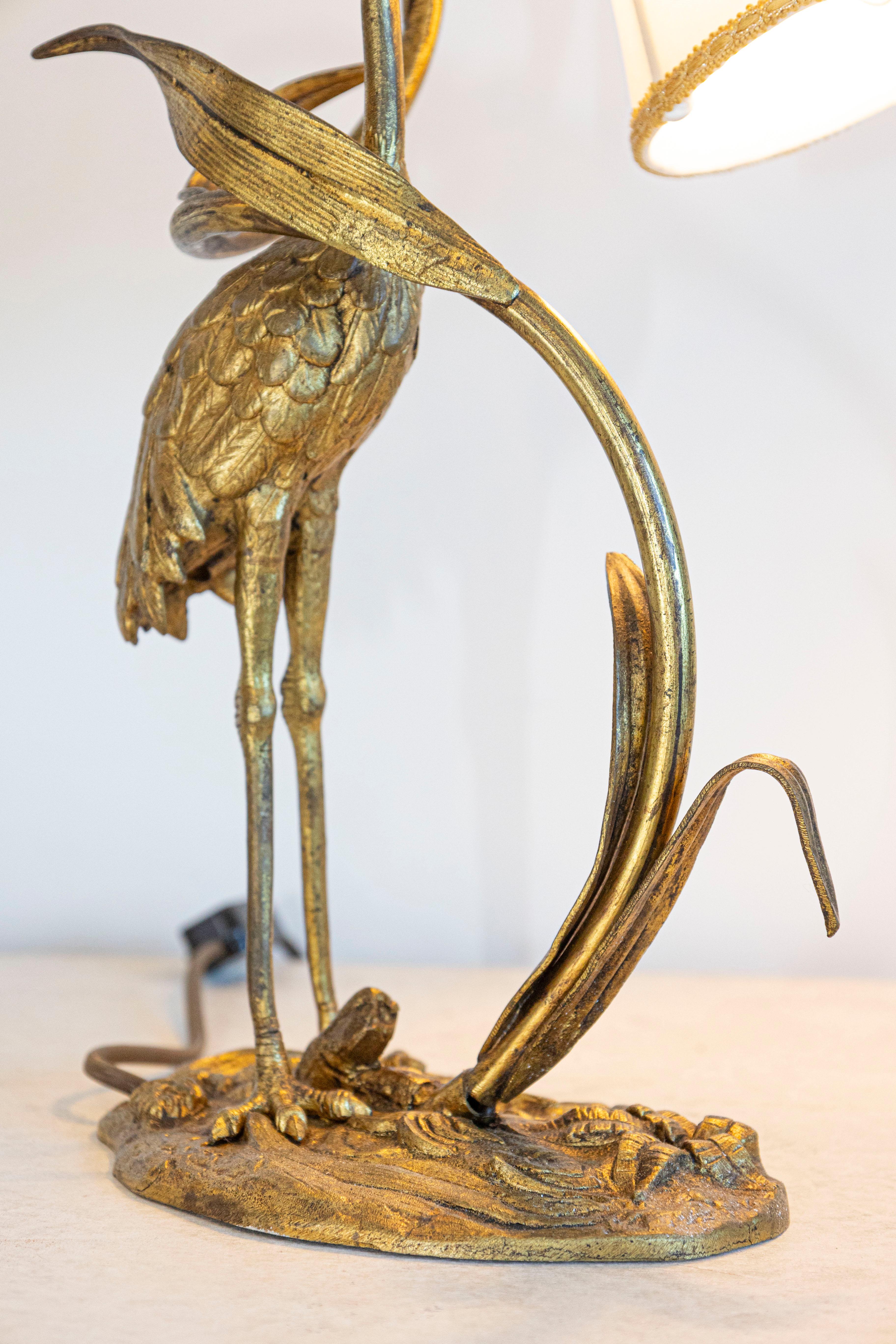 Bronze Lampe héron française du 20e siècle avec motif de feuilles et abat-jour en soie en vente