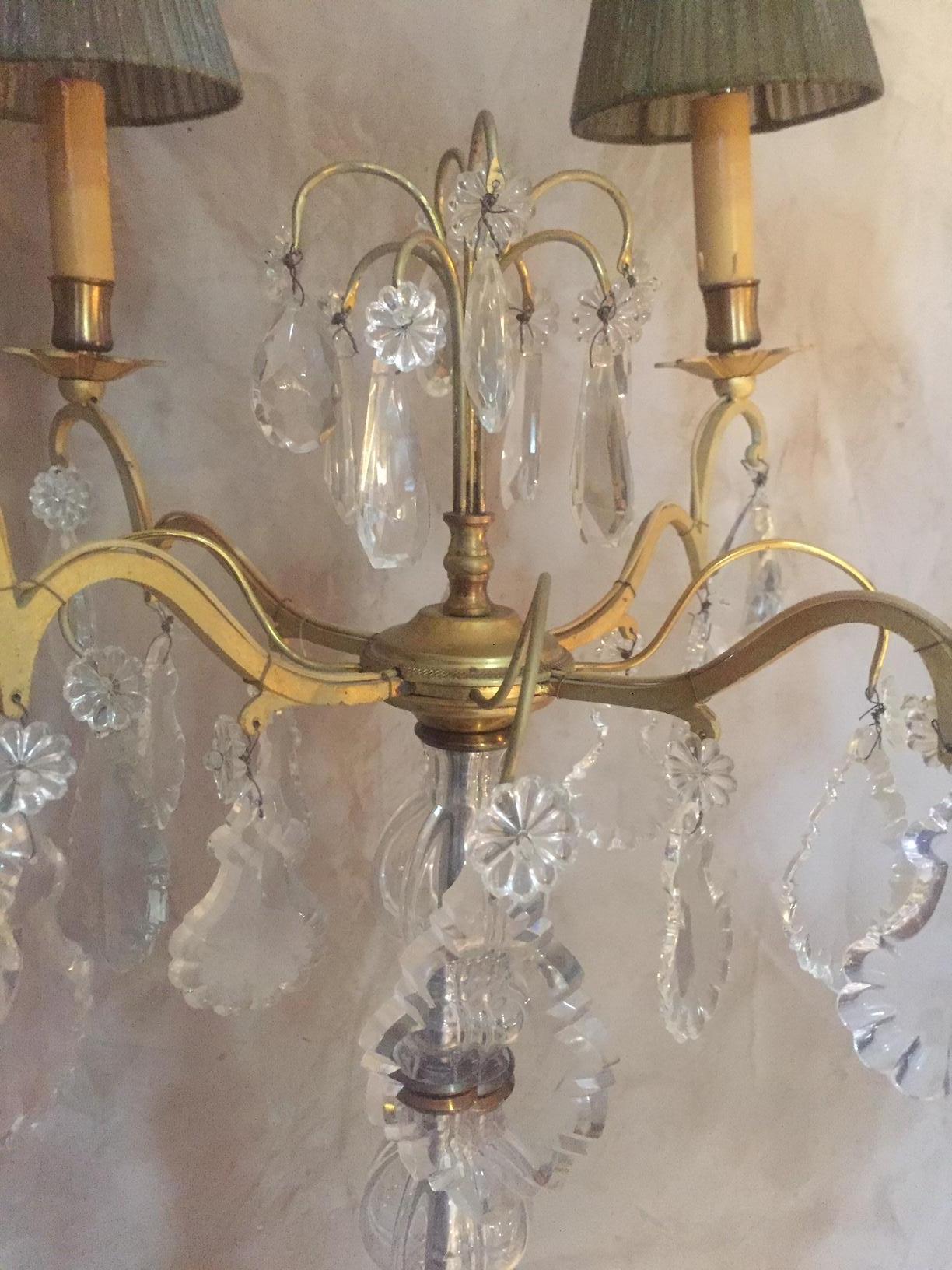 Very nice 20th century, French gilded brass and glass floor lamp from the 1950s, with beautiful pendants. Electric dimmer.
Four lampshades.