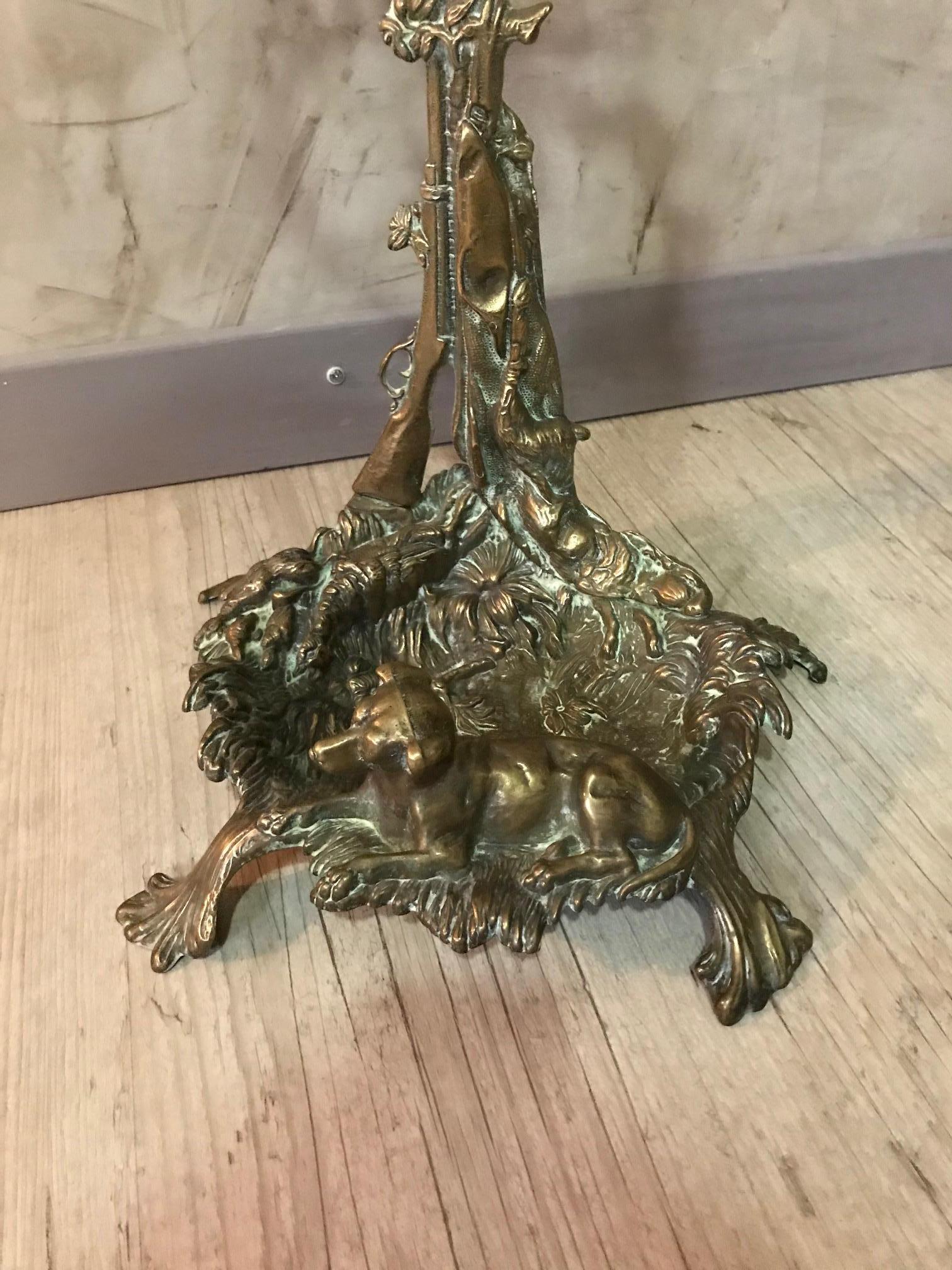 Very nice and original 20th century French gilded brass umbrella holder from the 1900s.
Court hunting scene: a dog, a rifle, a rabbit, a hunting Horn.
Nice quality.