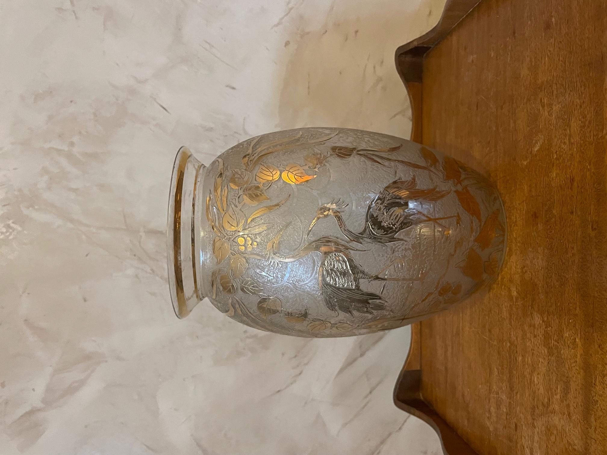 Beautiful 20th century French glass and gold bird and vegetation decoration. 
Very nice quality and condition. 