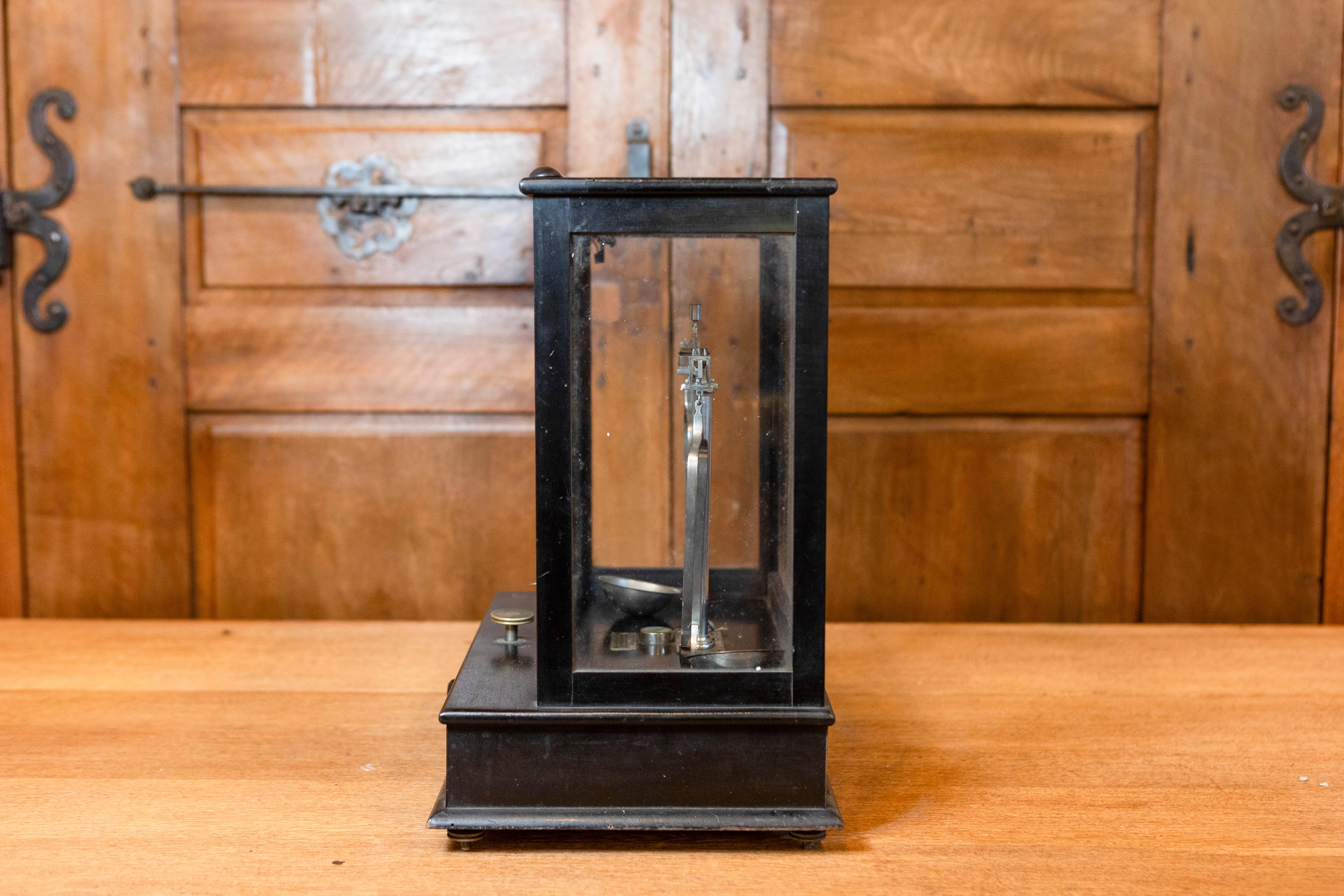 Échelle de verre française du 20e siècle Bon état - En vente à Atlanta, GA
