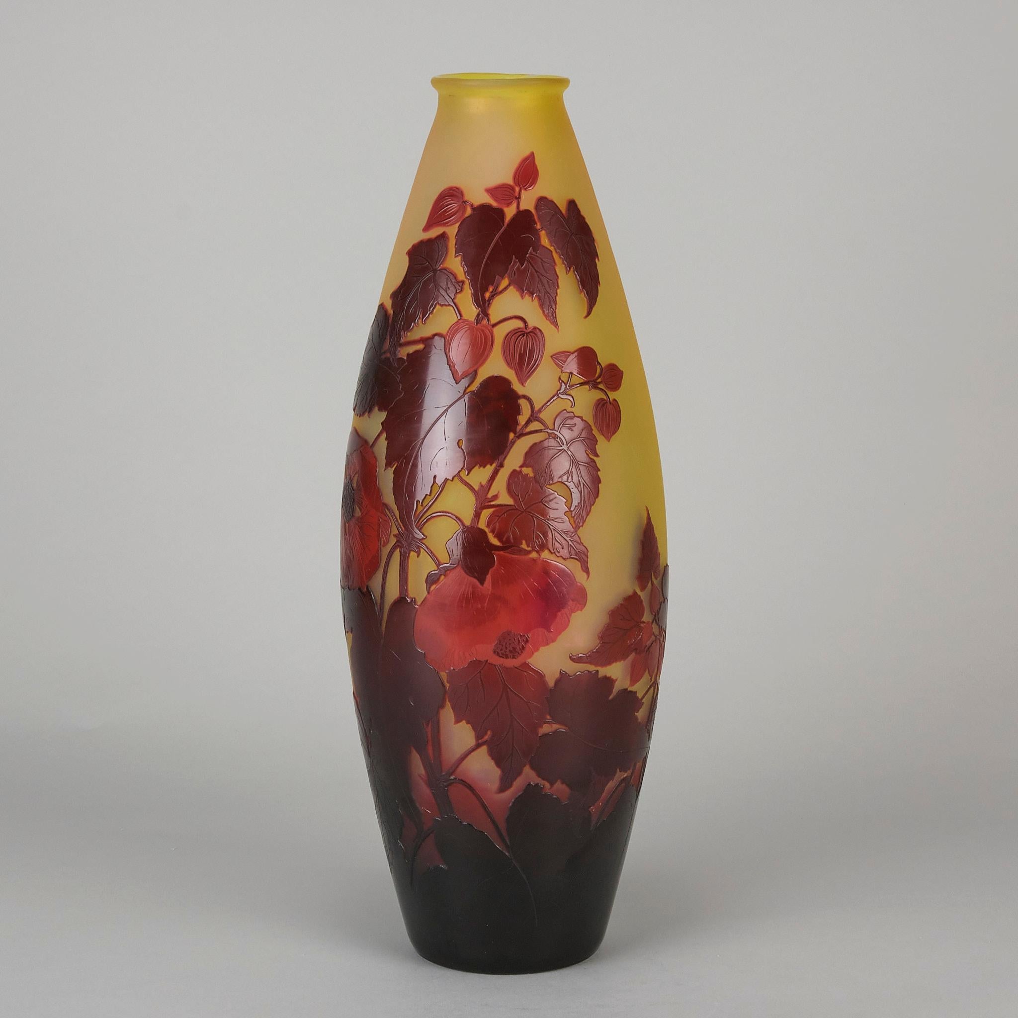 Art nouveau Vase en verre français du 20ème siècle intitulé « Grand vase floral » par Emile Galle en vente