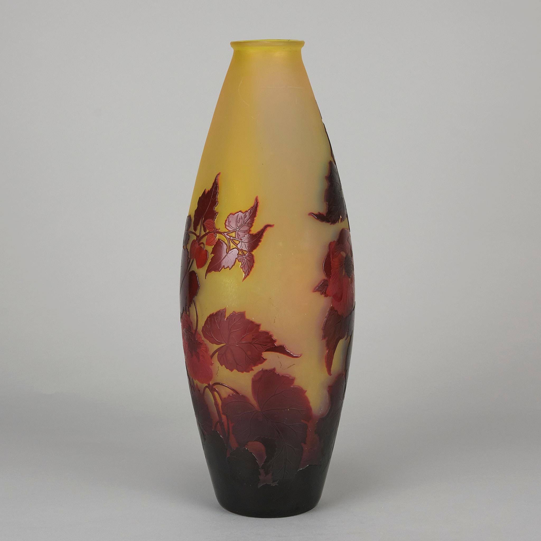 Französische Glasvase des 20. Jahrhunderts mit dem Titel „große florale Vase“ von Emile Galle im Angebot 1