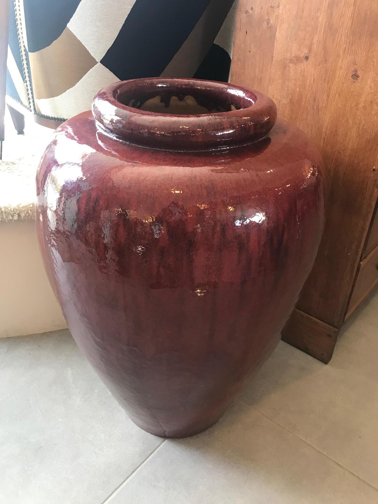 Very nice 20th century glazed red terracotta red garden Jar from the 1980s. 
Ideal in a garden but can be used as a large vase inside. 
Good quality.