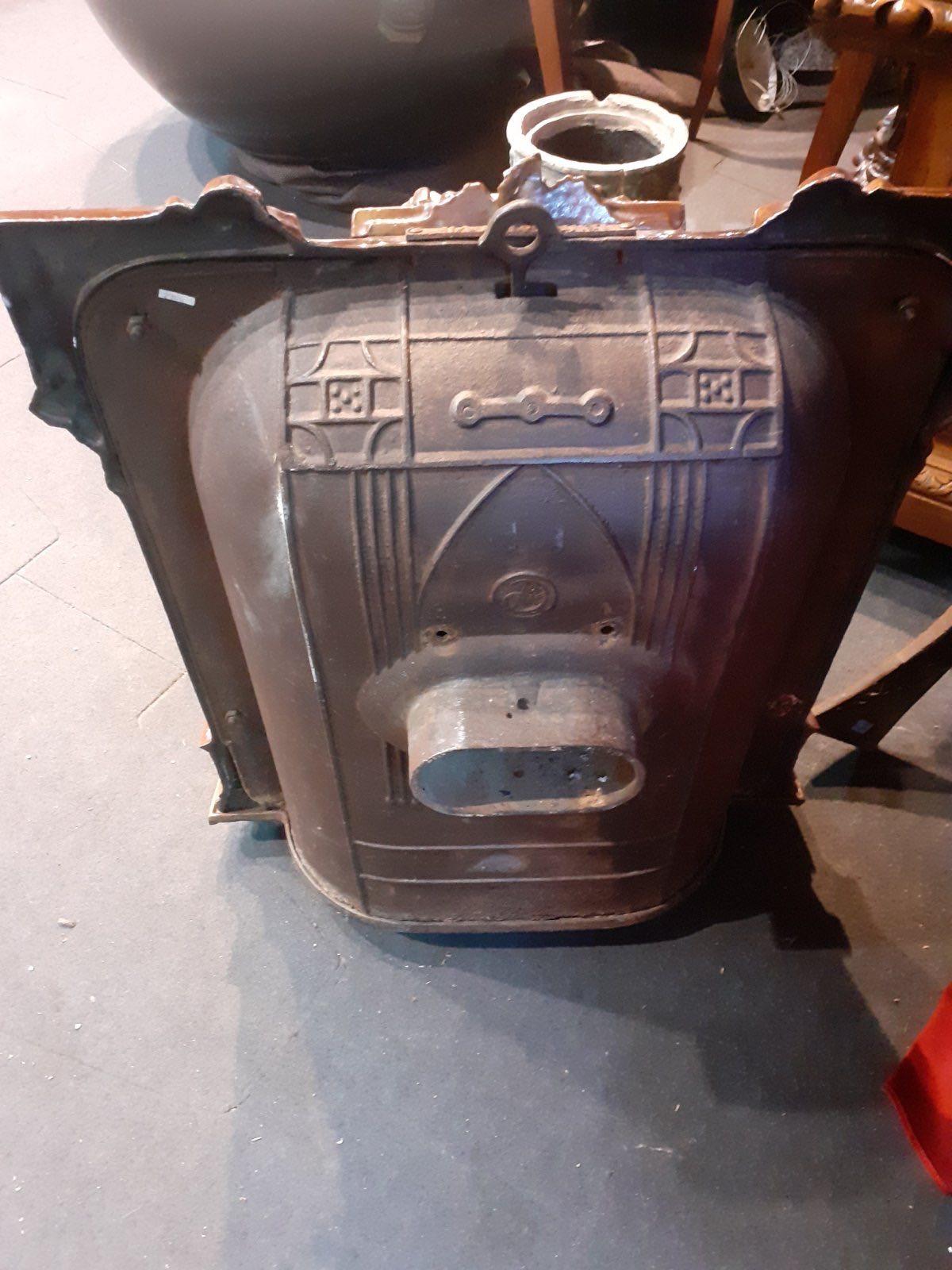 20th Century French Godin Wood Stove in Carmine Ceramic and Great Decoration 3