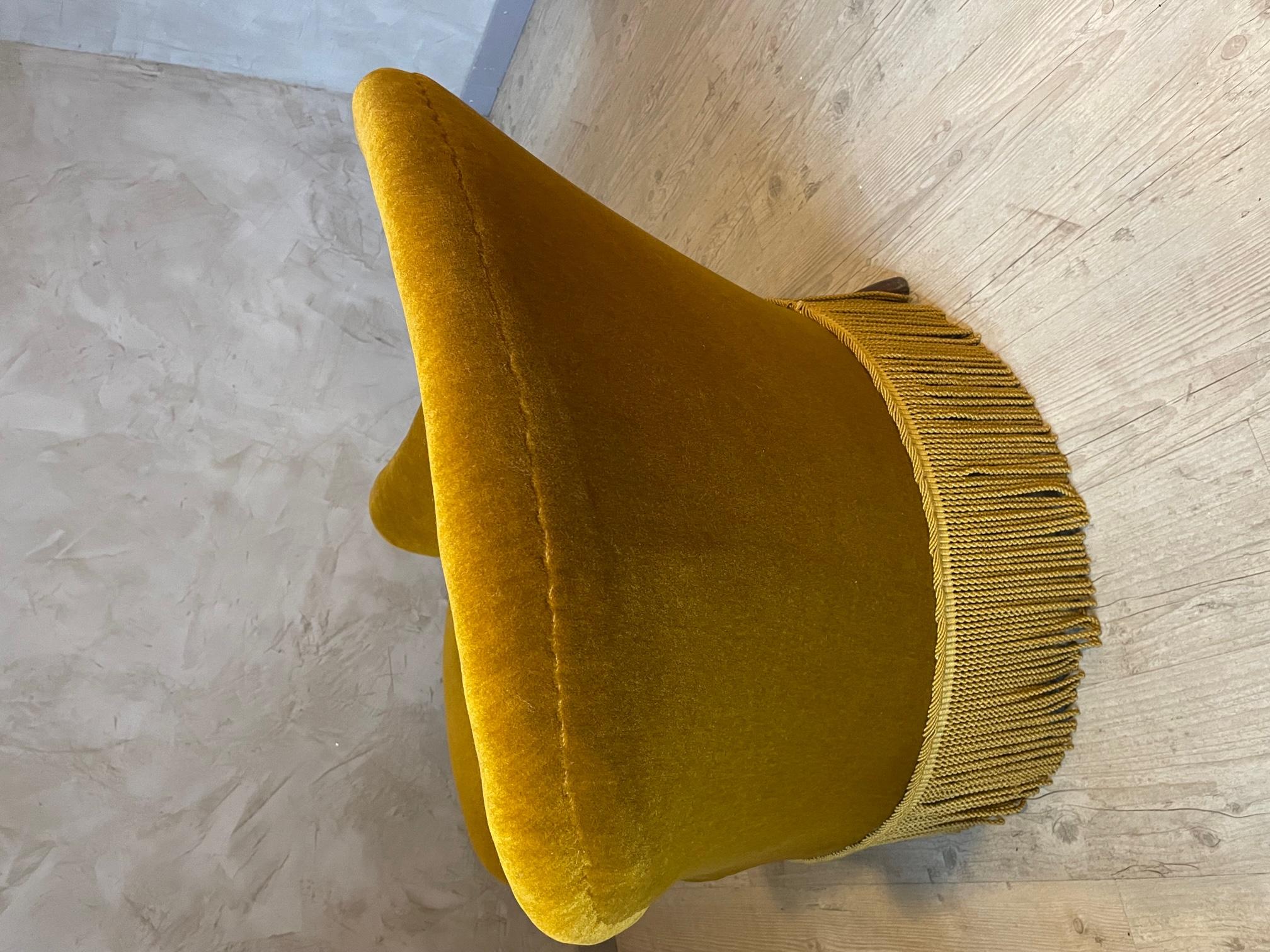 20th Century French Gold Velvet Crapaud Lounge Armchair, 1950s 5