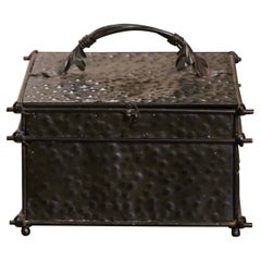 Französische gotische Deko-Aufbewahrungsbox des 20. Jahrhunderts mit Laubmotiven