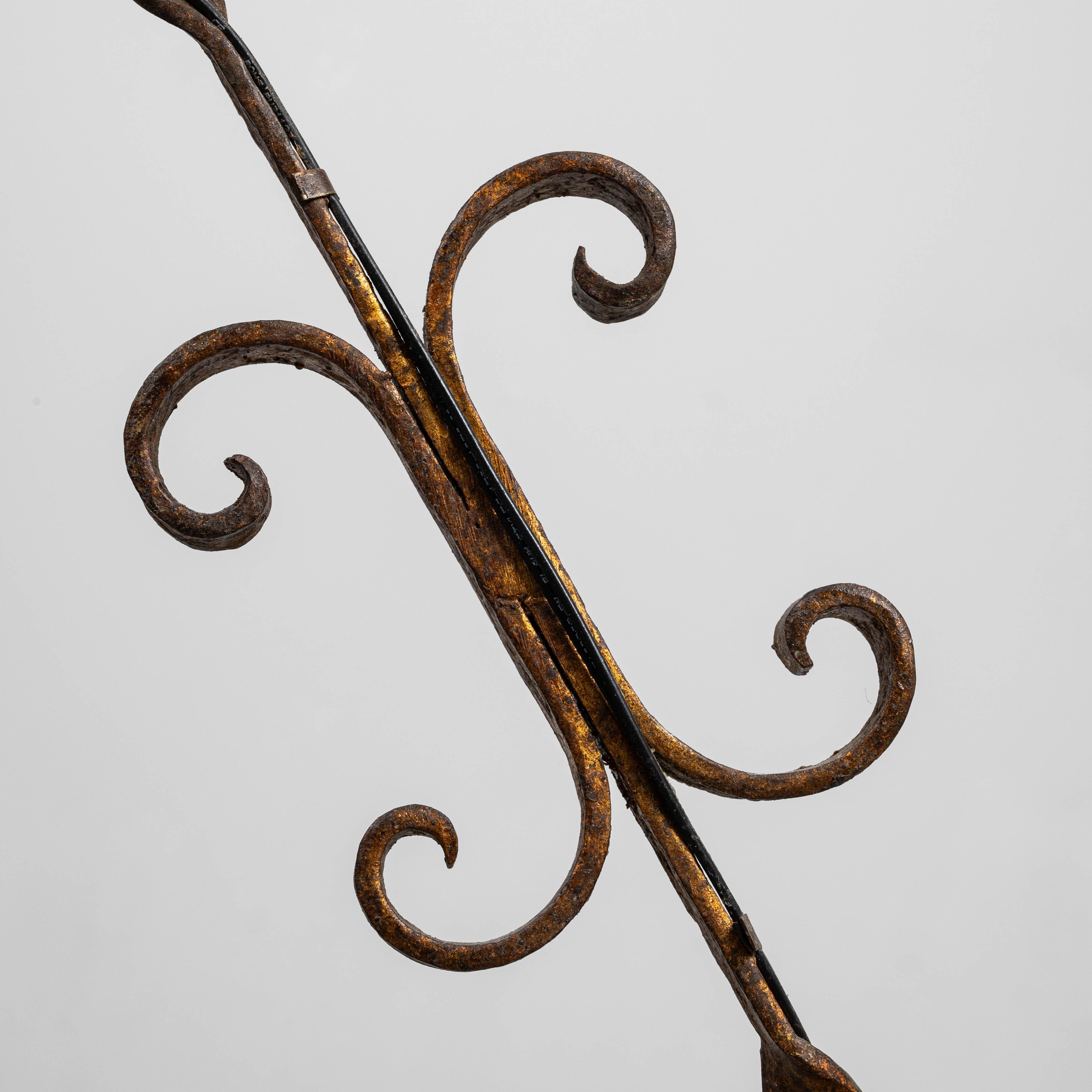 Lampadario a torcia in metallo del XX secolo in stile gotico-revival francese in vendita 5