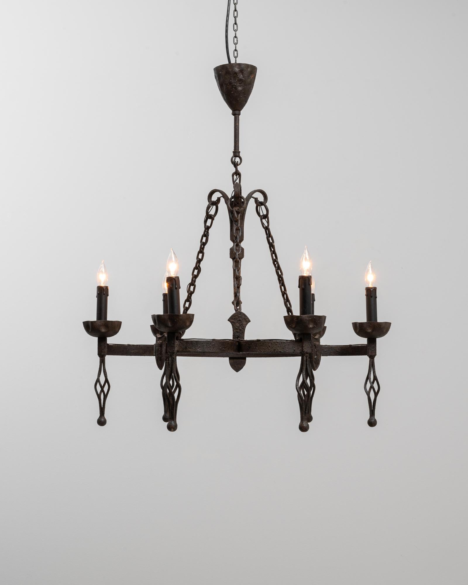 Araña de hierro forjado de estilo gótico francés del siglo XX en venta 6