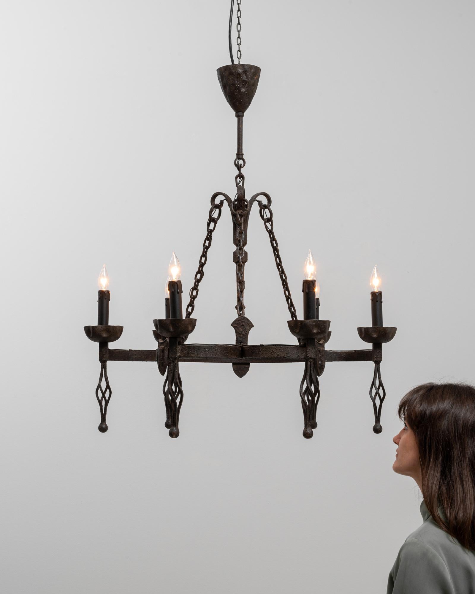 Araña de hierro forjado de estilo gótico francés del siglo XX en venta 7