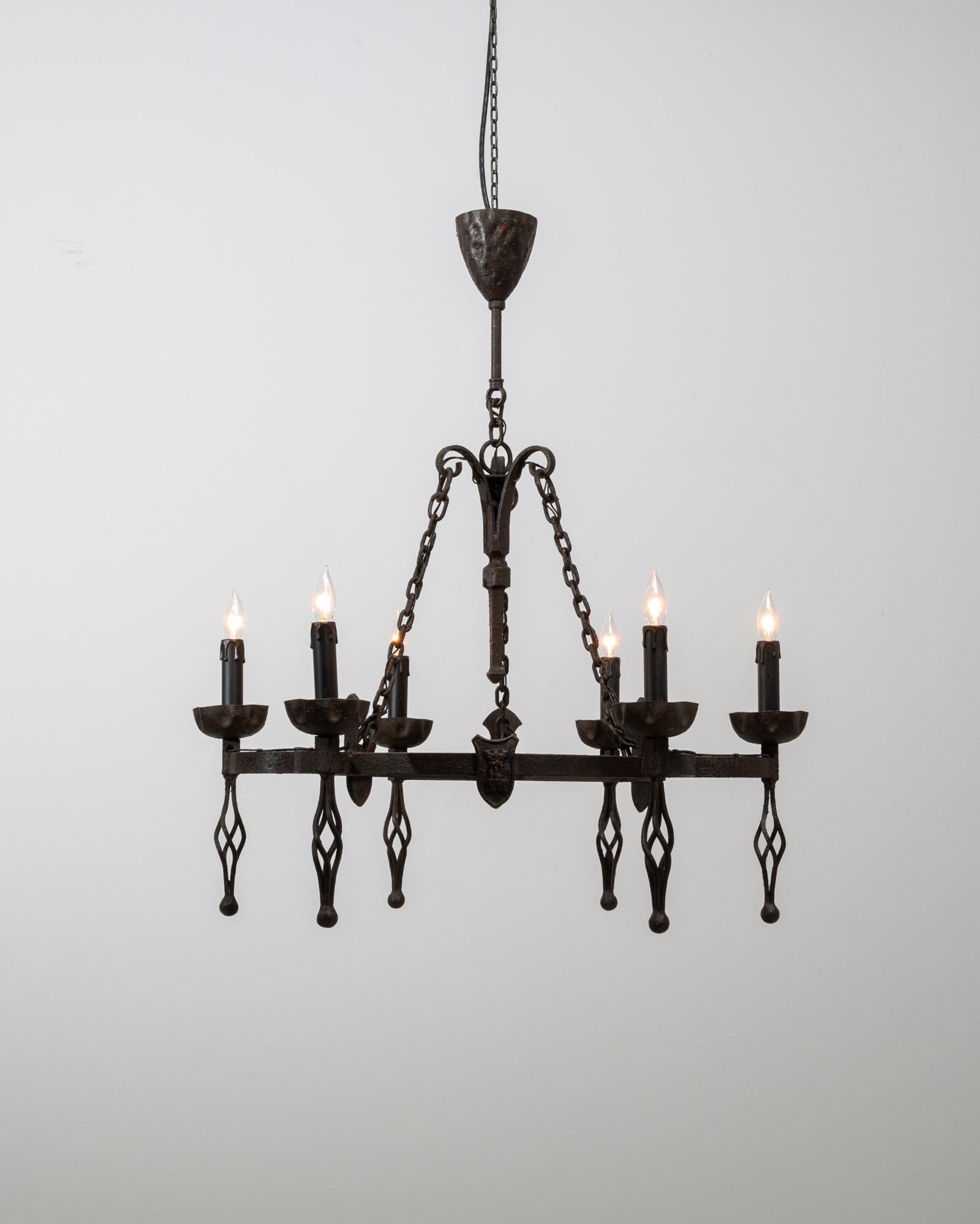 Araña de hierro forjado de estilo gótico francés del siglo XX Francés en venta