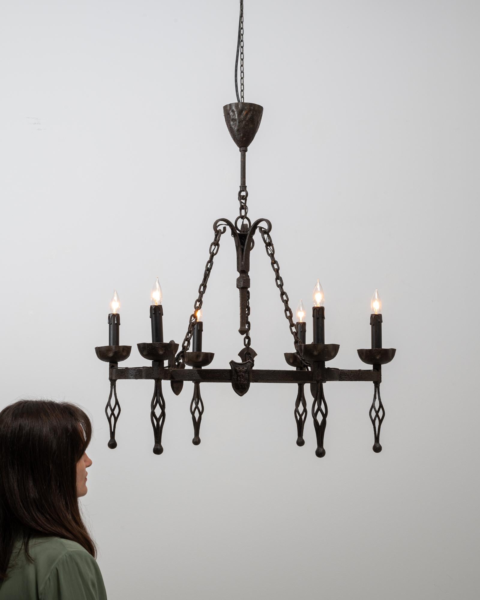 Araña de hierro forjado de estilo gótico francés del siglo XX en Bueno estado para la venta en High Point, NC