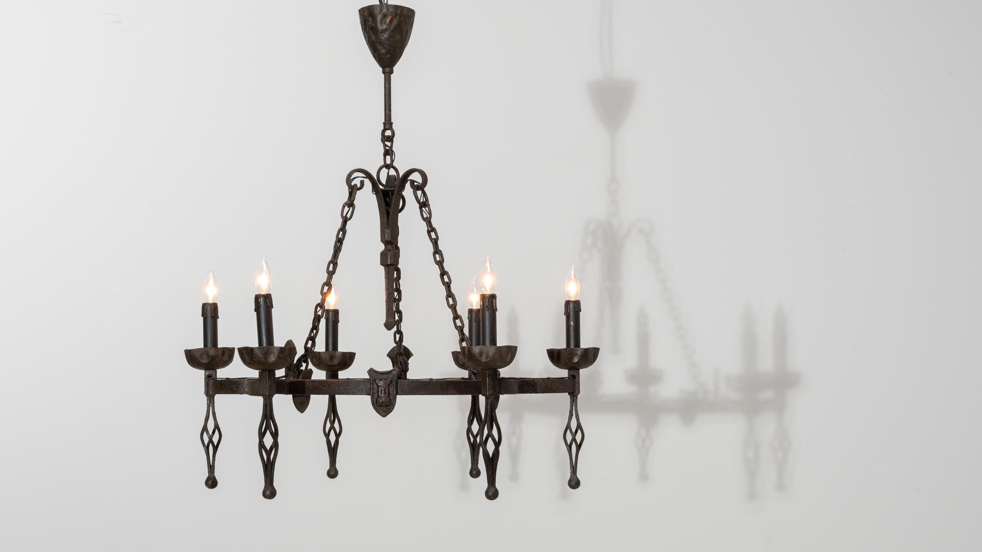 Araña de hierro forjado de estilo gótico francés del siglo XX en venta 1