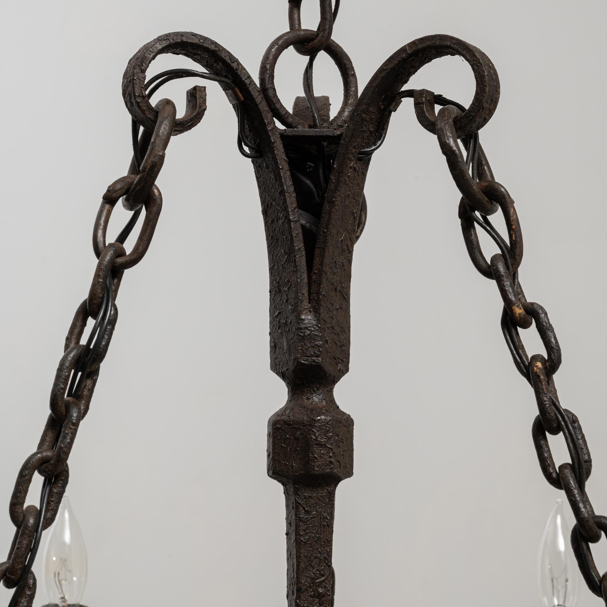 Araña de hierro forjado de estilo gótico francés del siglo XX en venta 4