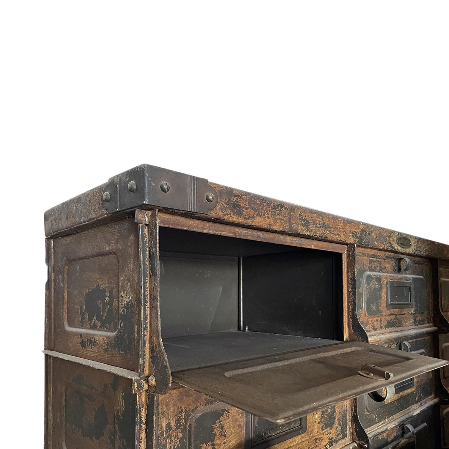 20. Jahrhundert Französisch Grand Strafor Metall Kabinett Fall - Antike Zimmer Dekoration (Handgefertigt) im Angebot