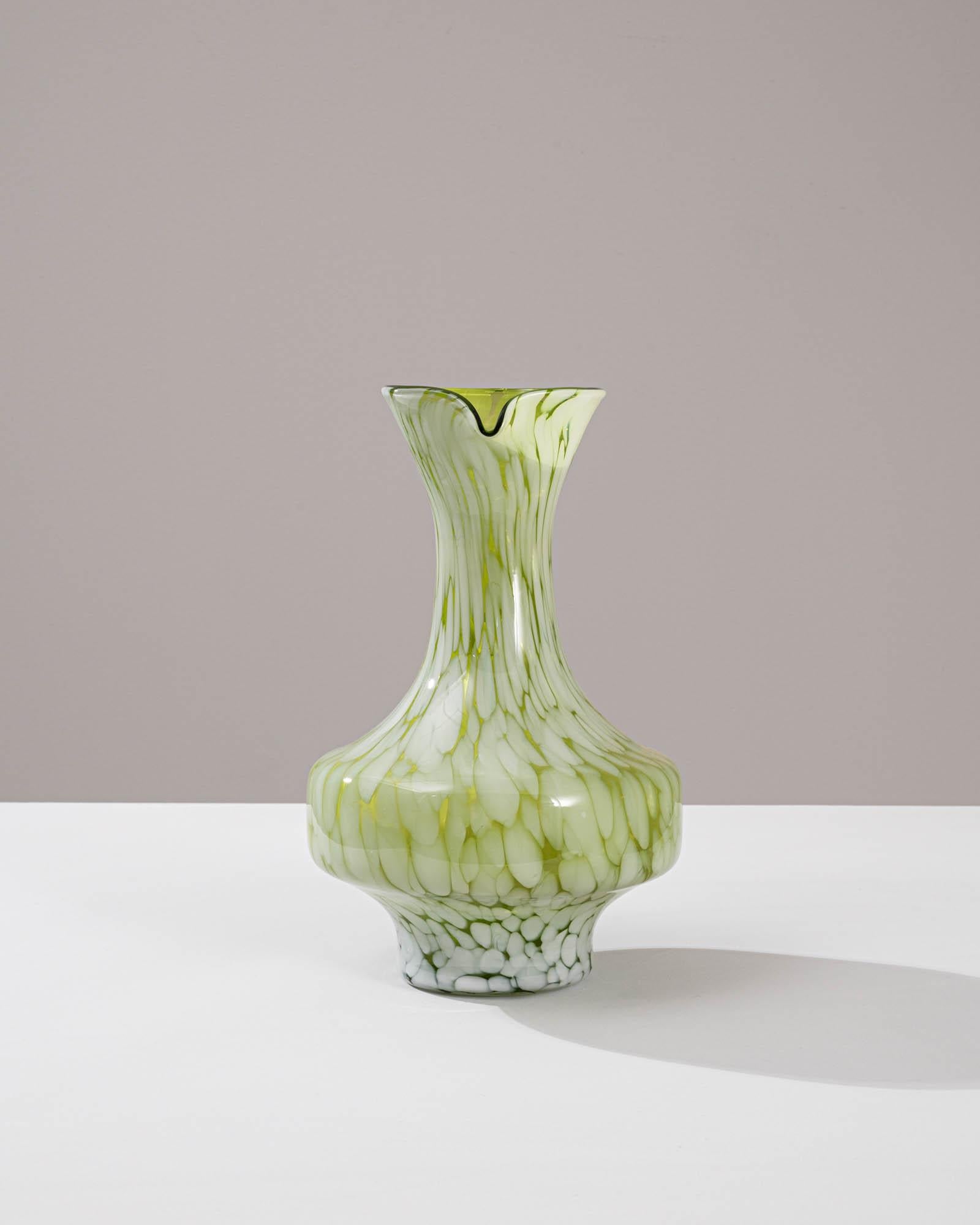 20th Century French Green Glass Vase In Good Condition For Sale In High Point, NC