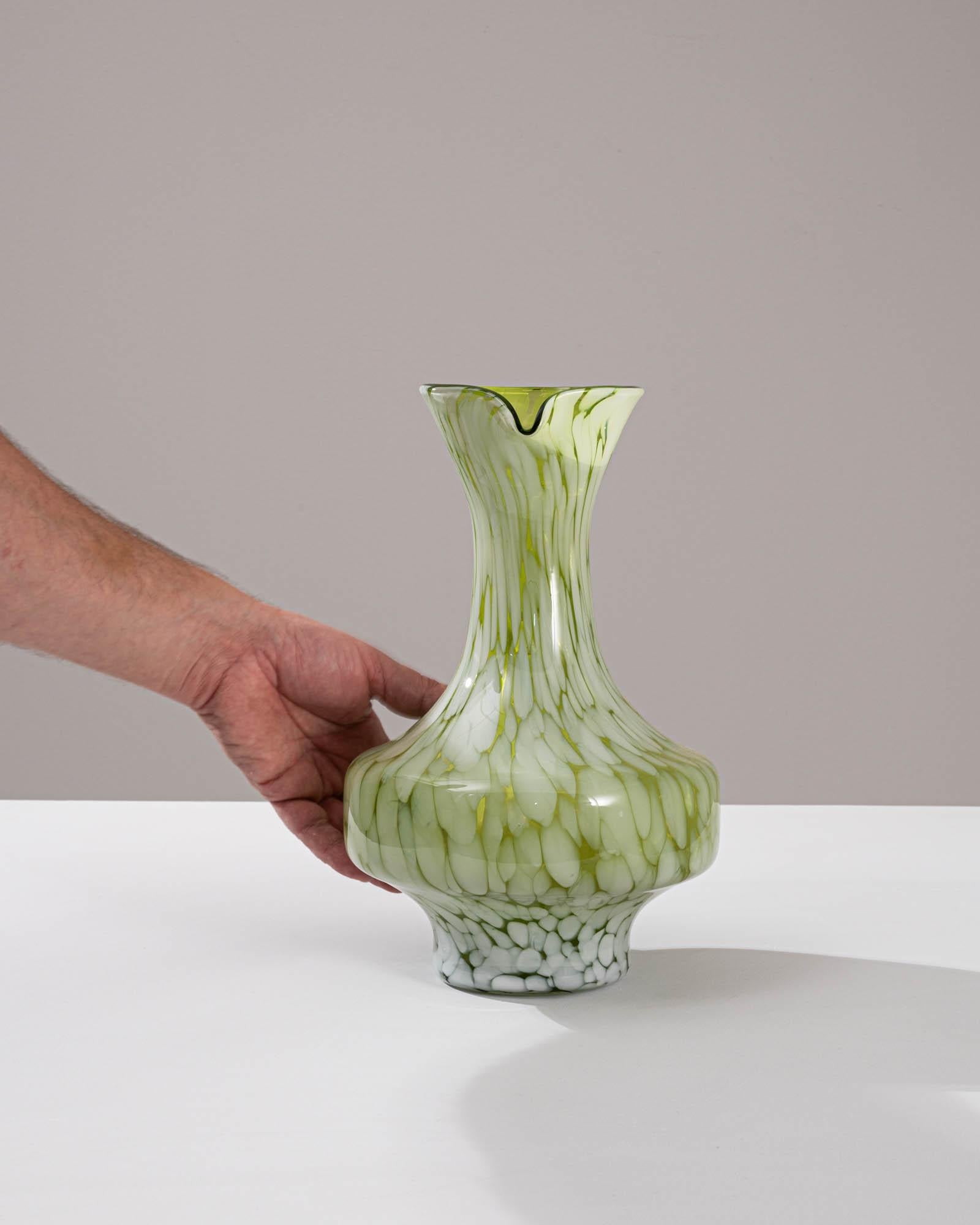 20th Century French Green Glass Vase For Sale 1