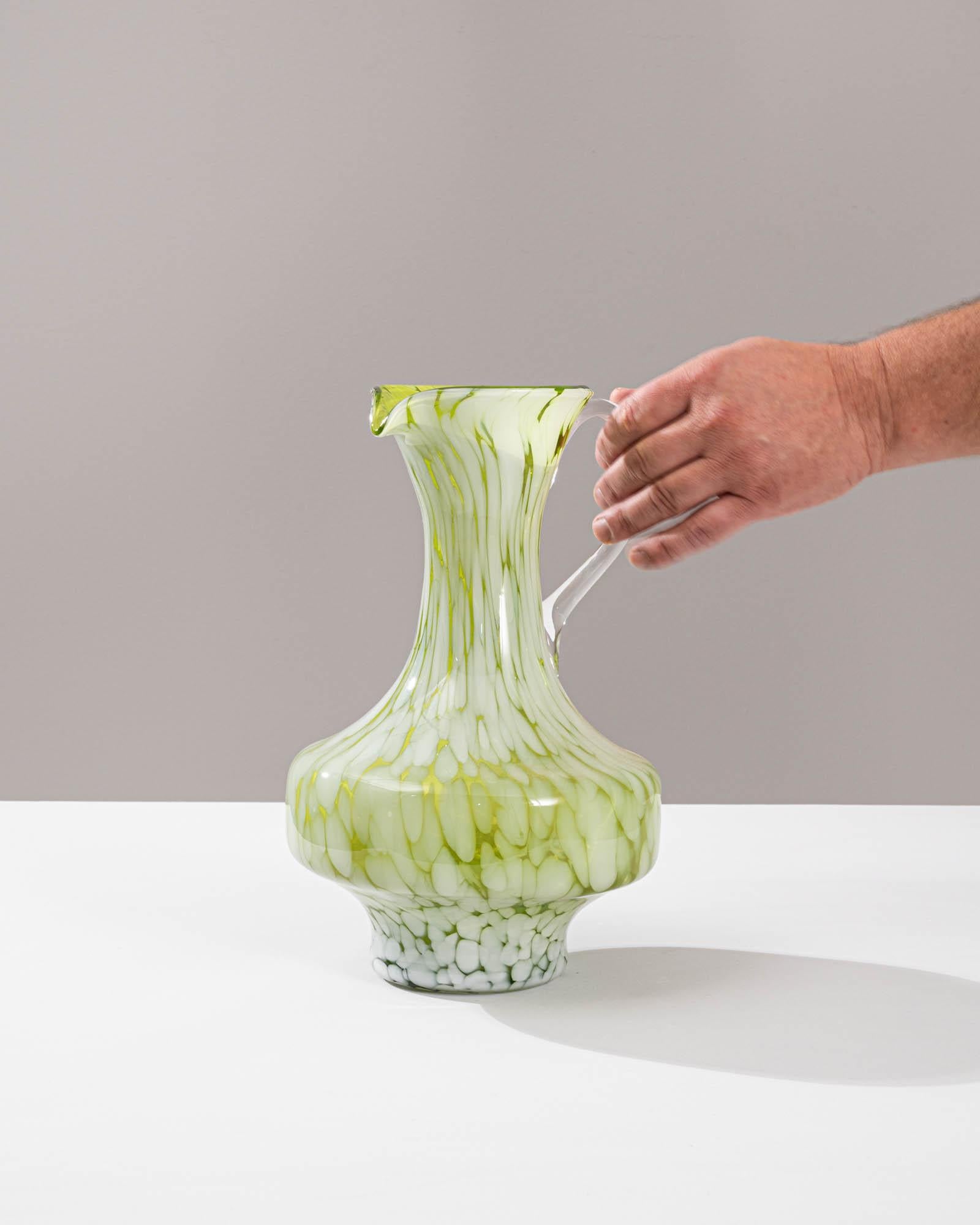 Vetro Vaso in vetro verde francese del XX secolo in vendita