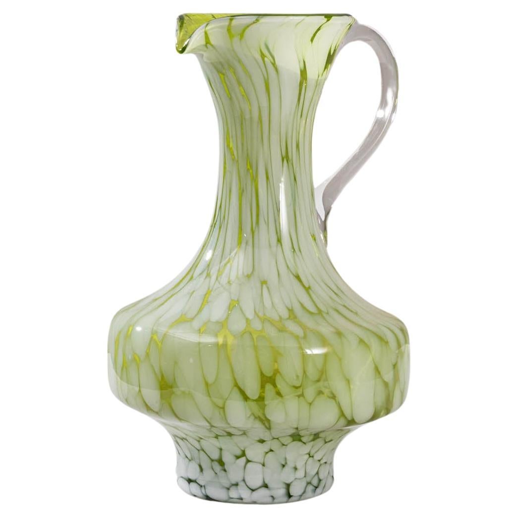Vase en verre vert français du 20e siècle