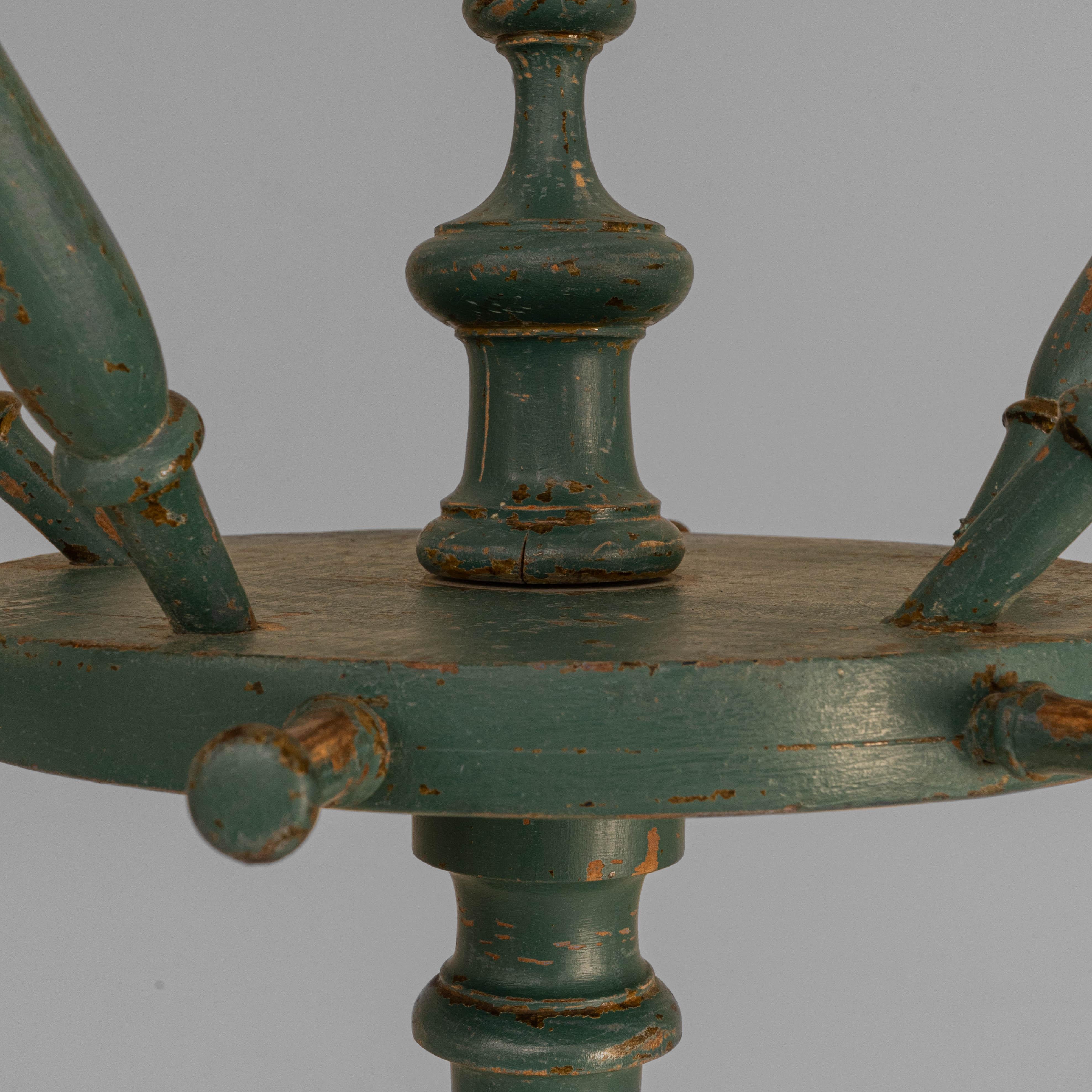 20th Century French Green Patinated Wooden Coat Rack im Angebot 4