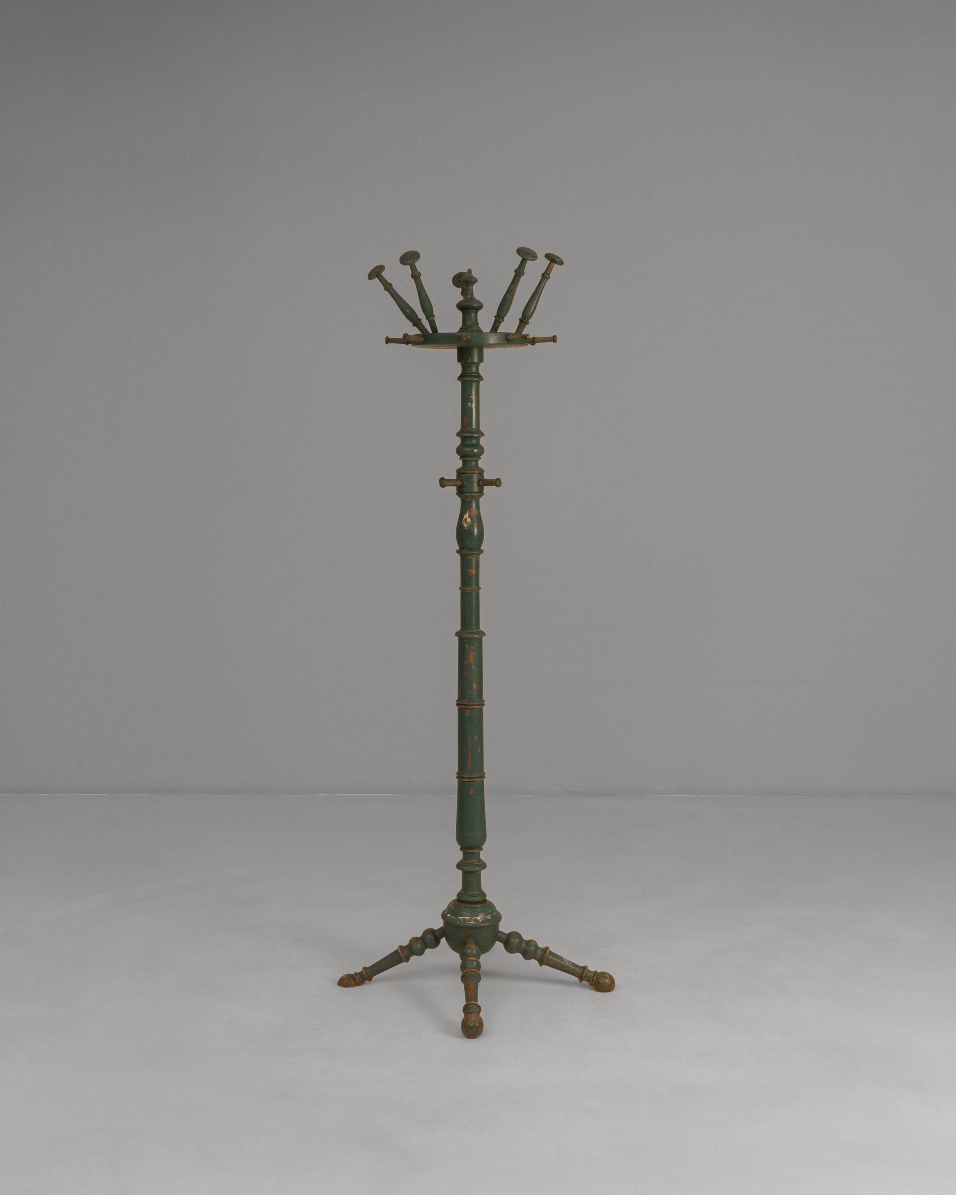 20th Century French Green Patinated Wooden Coat Rack (Französisch) im Angebot