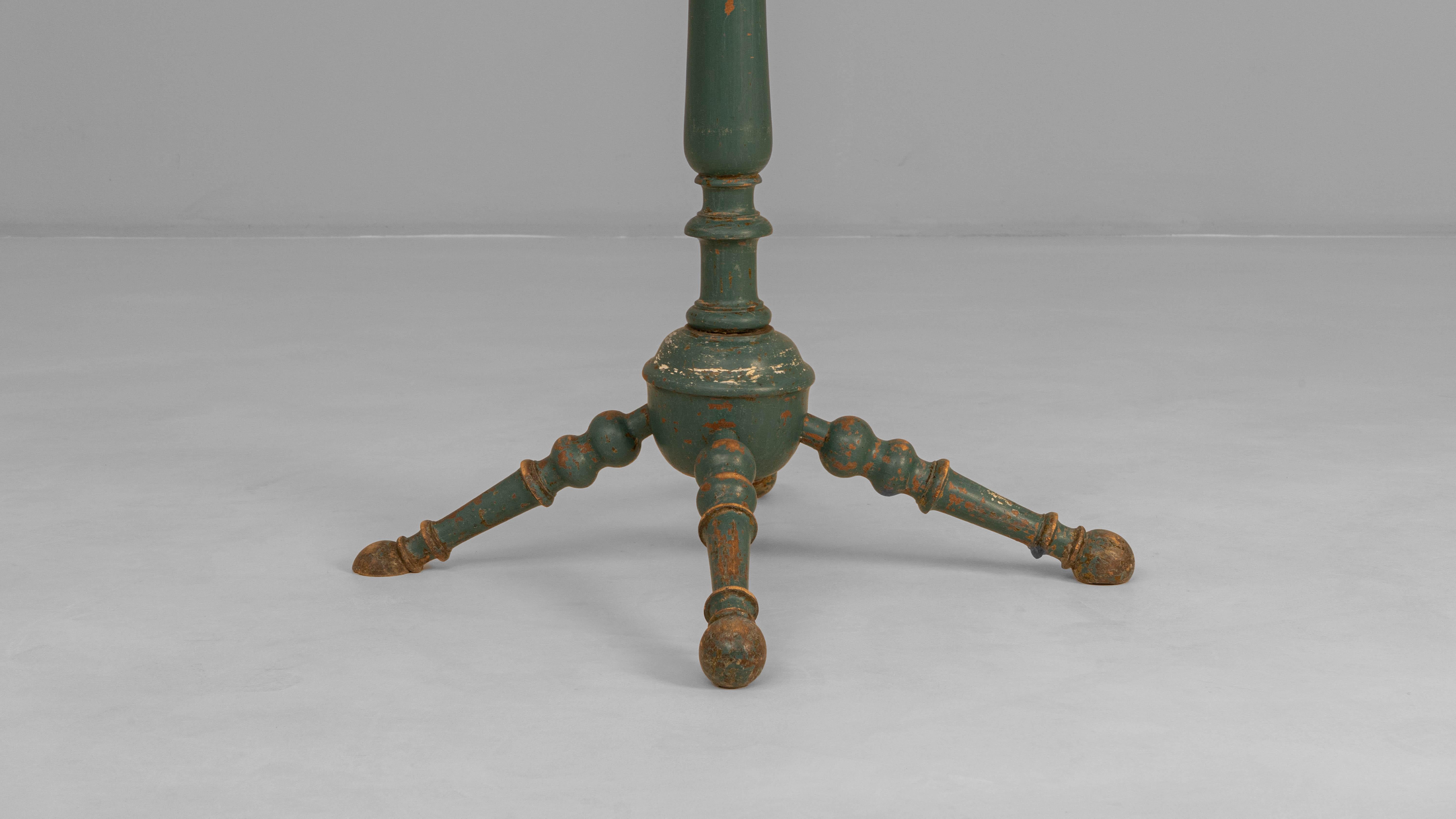 20th Century French Green Patinated Wooden Coat Rack (Holz) im Angebot