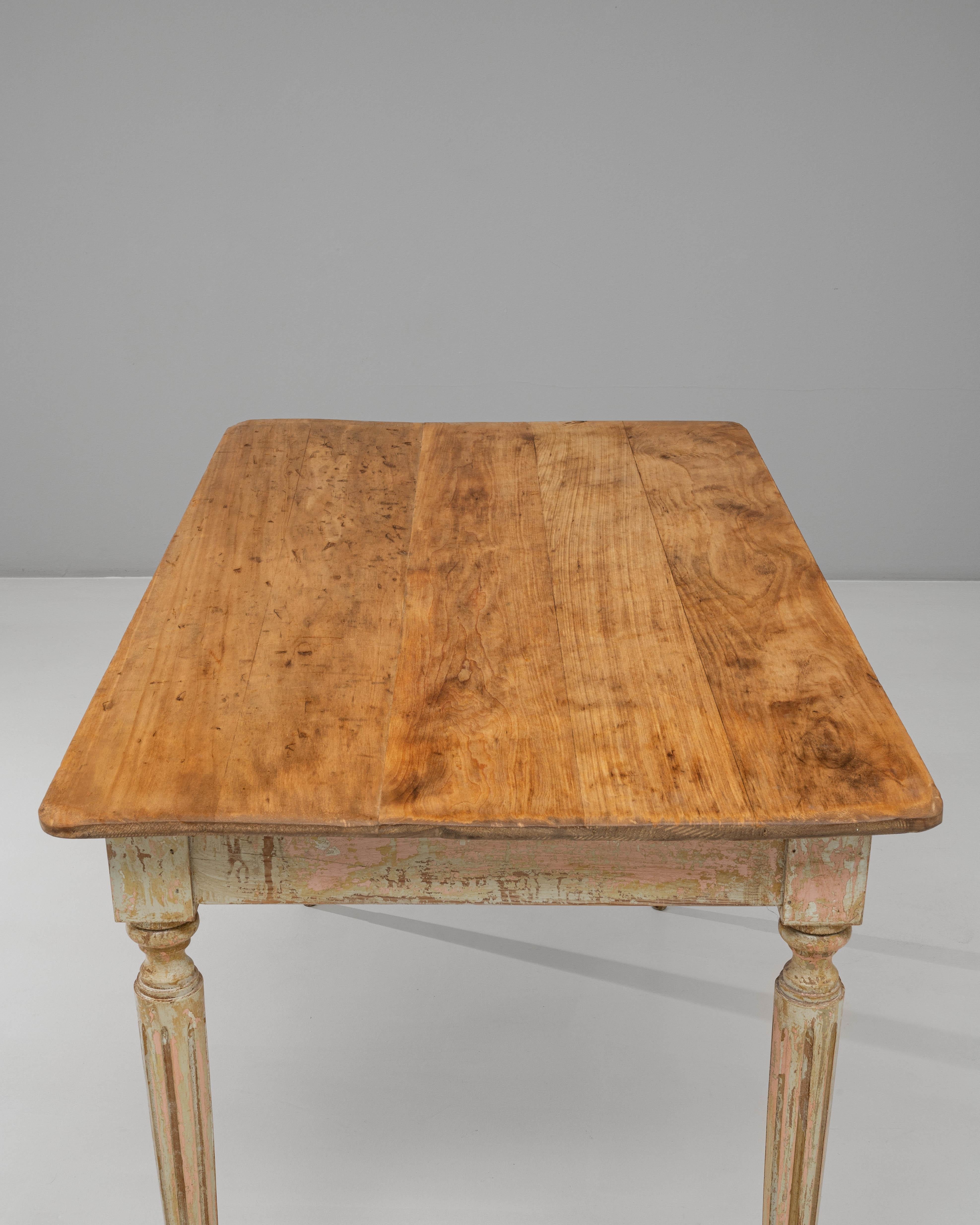 Table d'appoint en bois patiné de style gustavien français du 20e siècle en vente 2