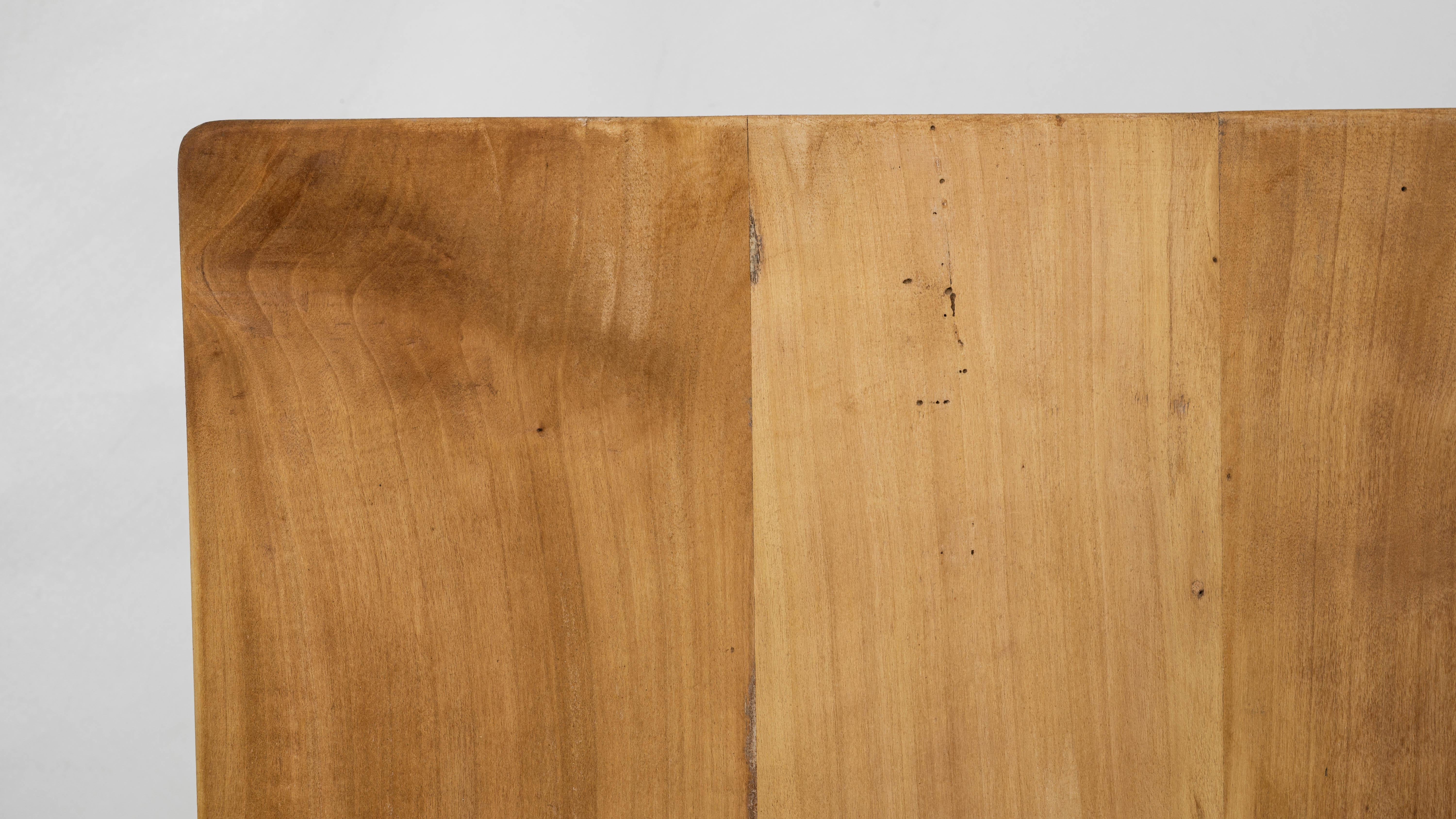 Table d'appoint en bois patiné de style gustavien français du 20e siècle en vente 2