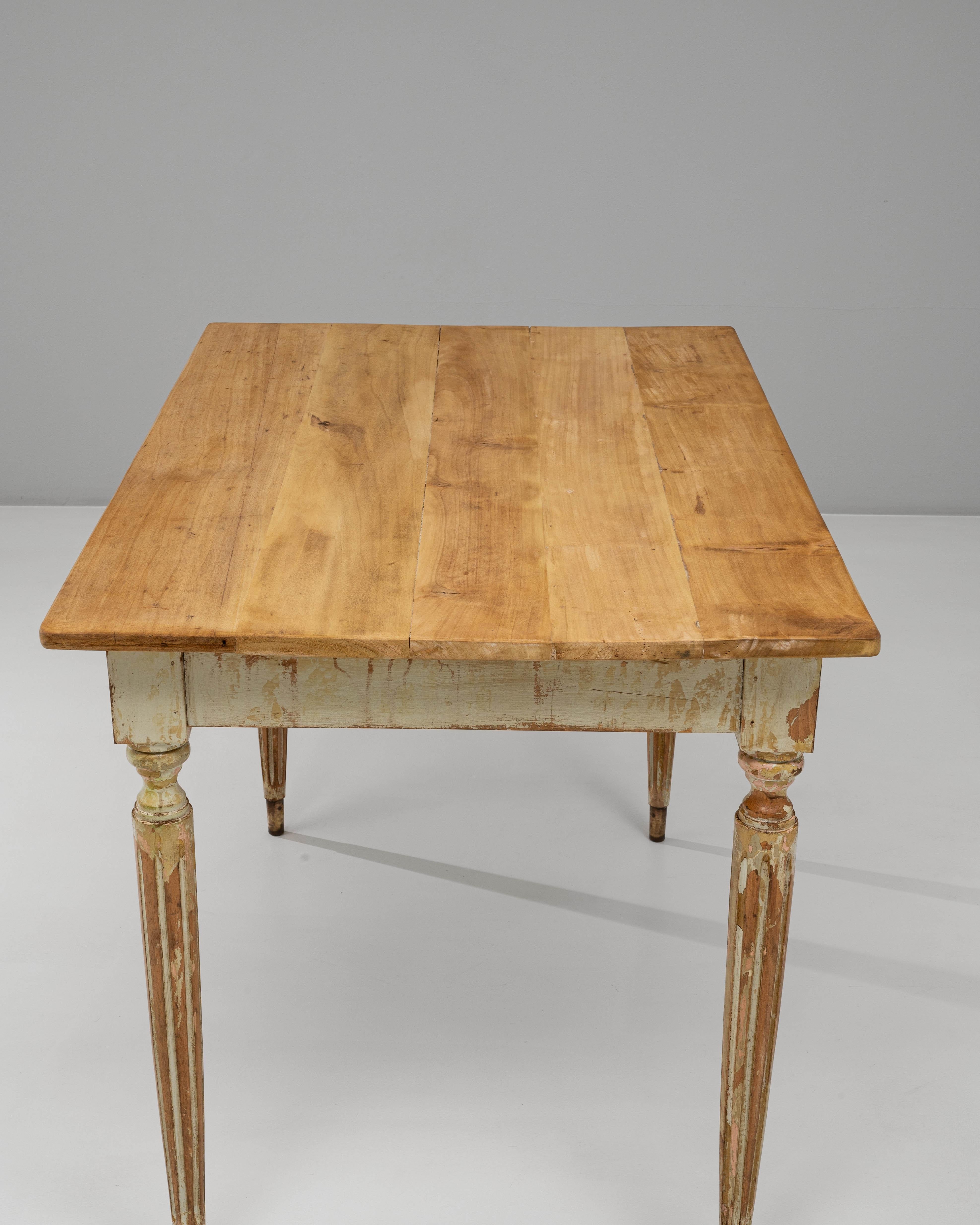 Table d'appoint en bois patiné de style gustavien français du 20e siècle en vente 3