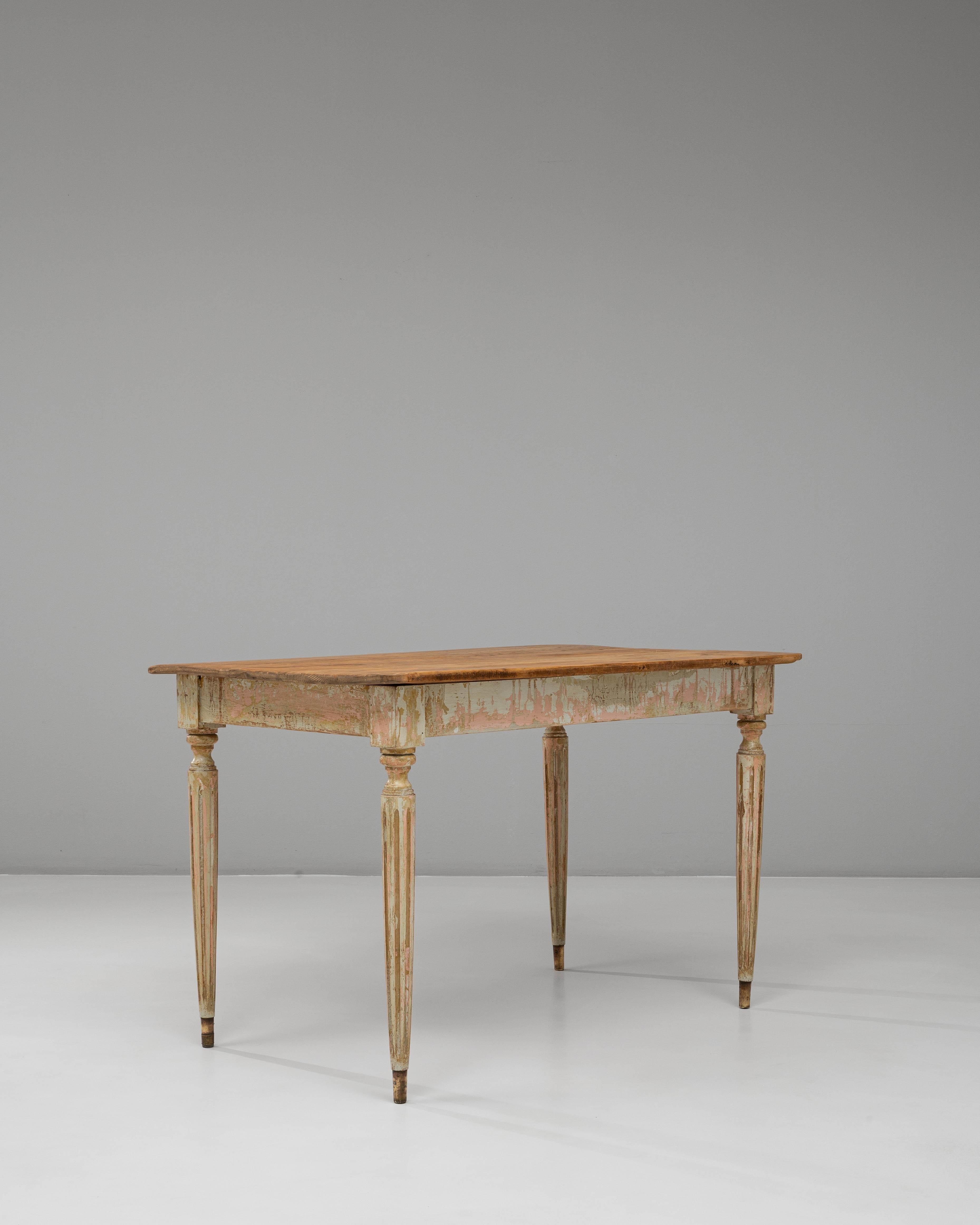 Français Table d'appoint en bois patiné de style gustavien français du 20e siècle en vente
