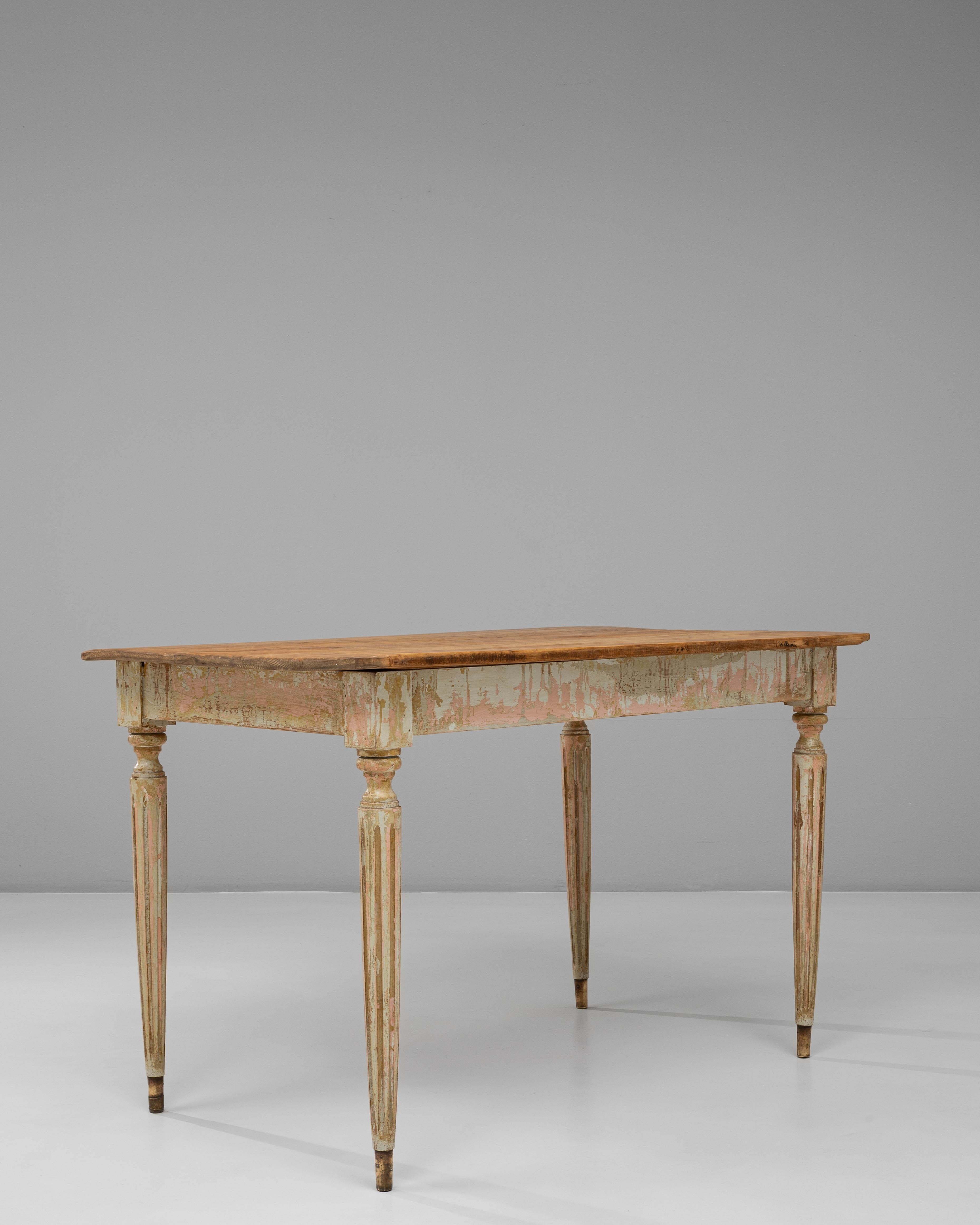 Table d'appoint en bois patiné de style gustavien français du 20e siècle Bon état - En vente à High Point, NC