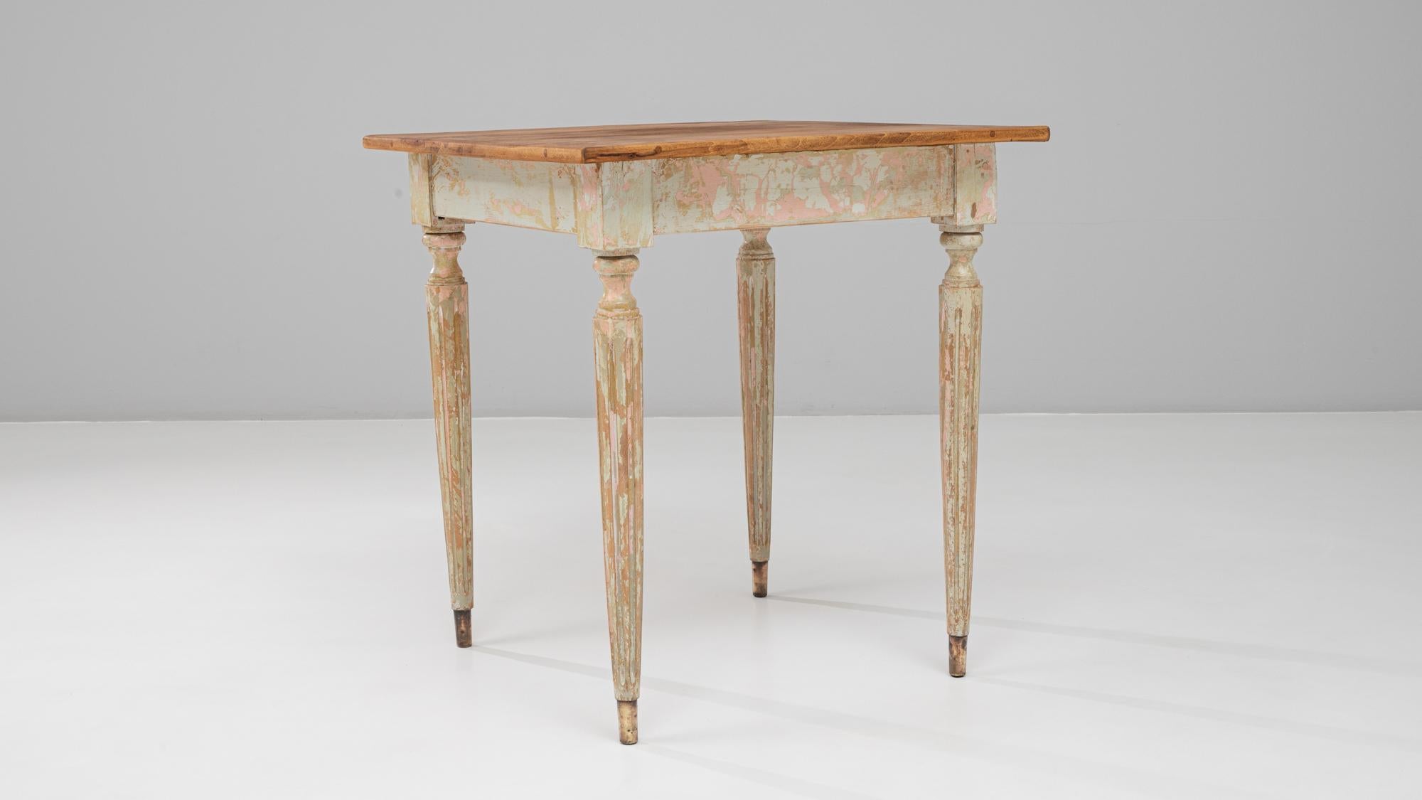20ième siècle Table d'appoint en bois patiné de style gustavien français du 20e siècle en vente