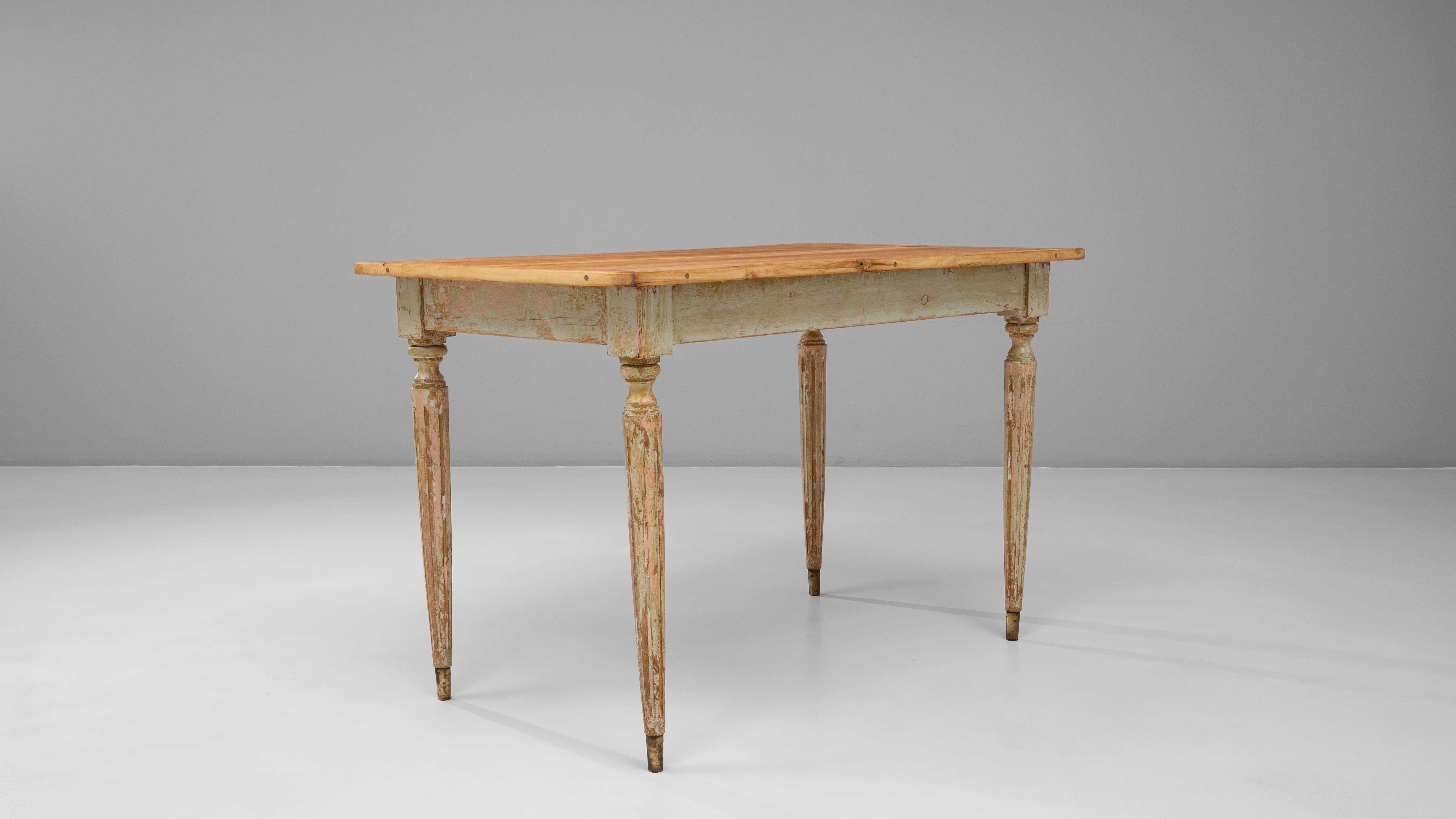 20ième siècle Table d'appoint en bois patiné de style gustavien français du 20e siècle en vente