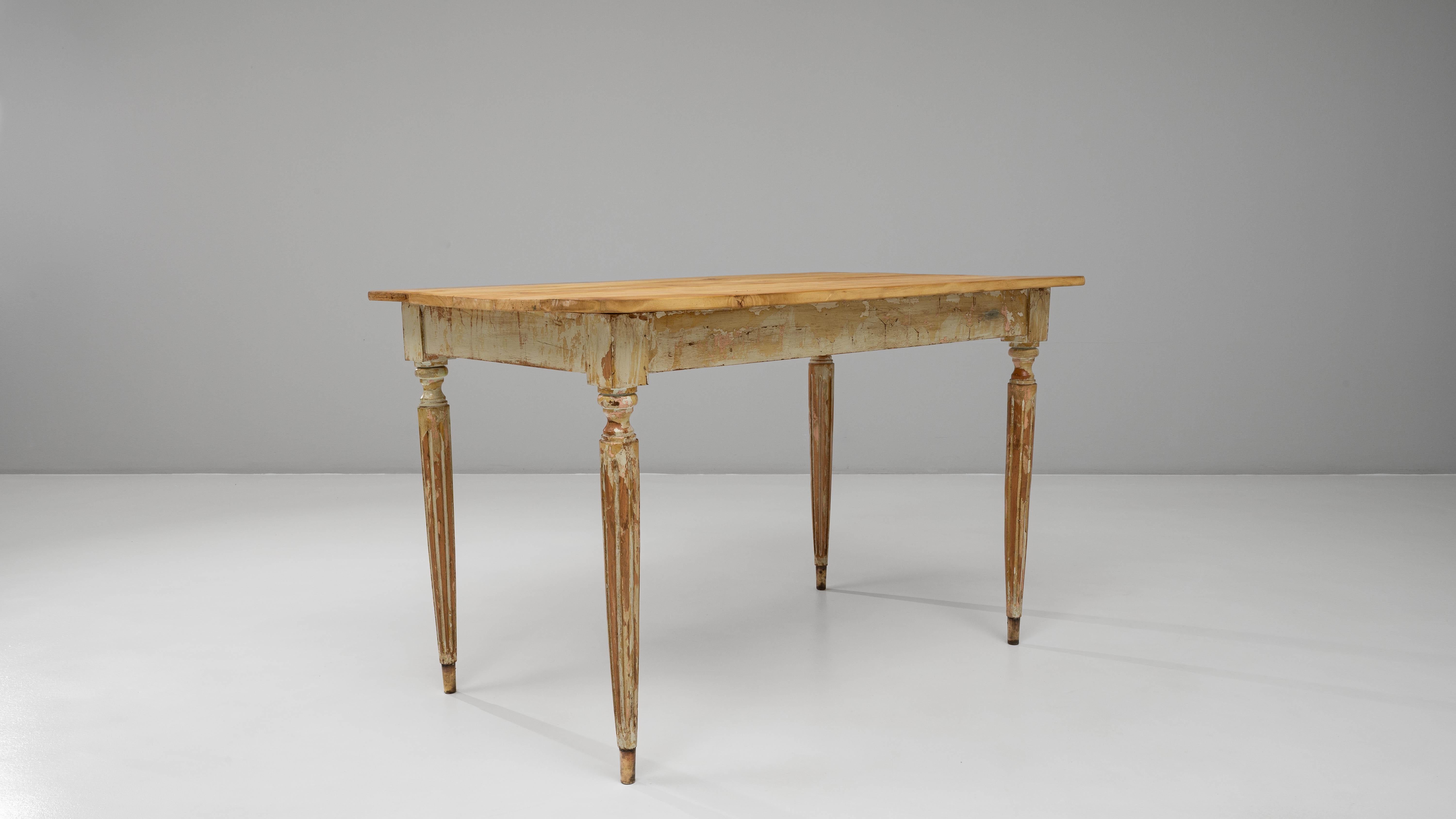20ième siècle Table d'appoint en bois patiné de style gustavien français du 20e siècle en vente