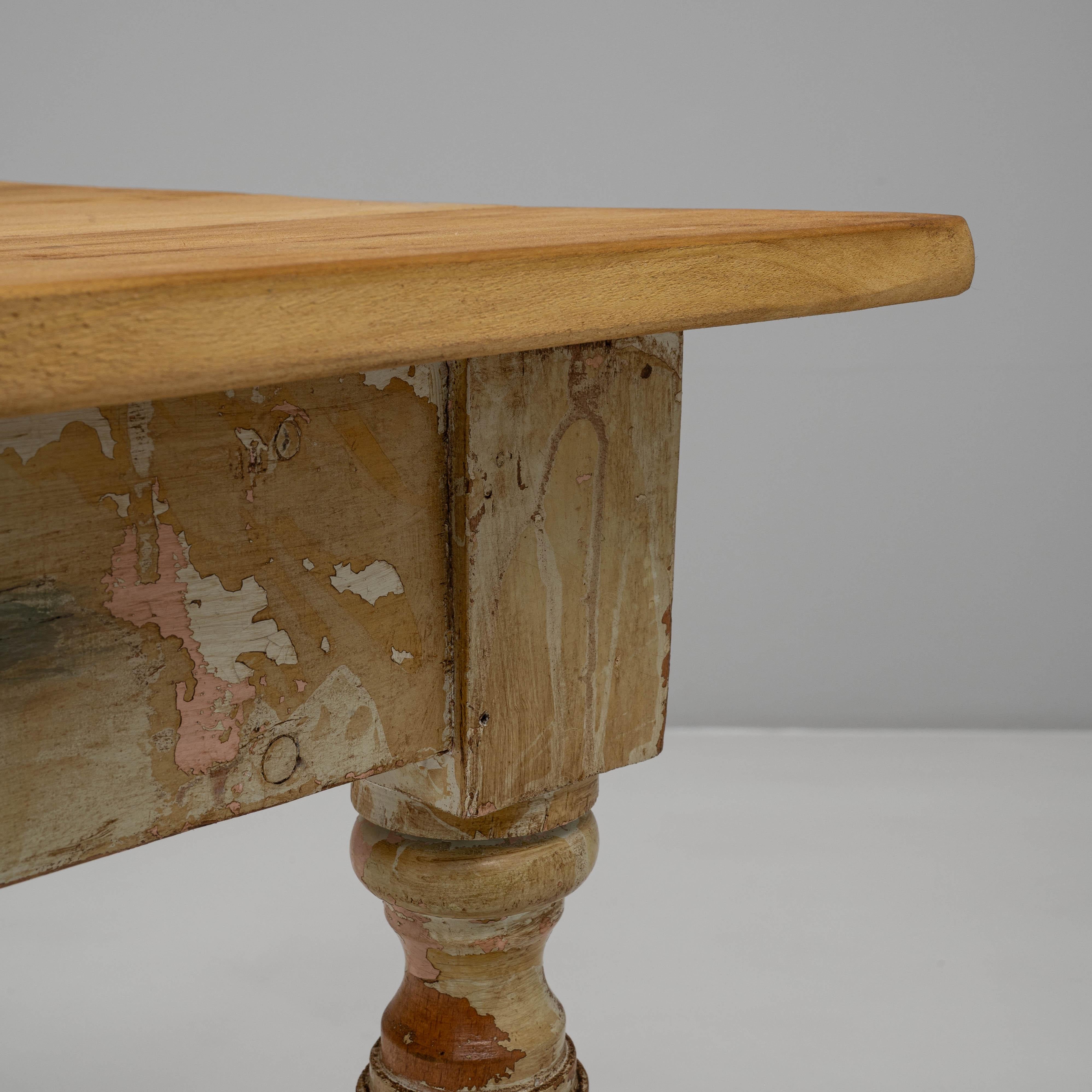 Bois Table d'appoint en bois patiné de style gustavien français du 20e siècle en vente