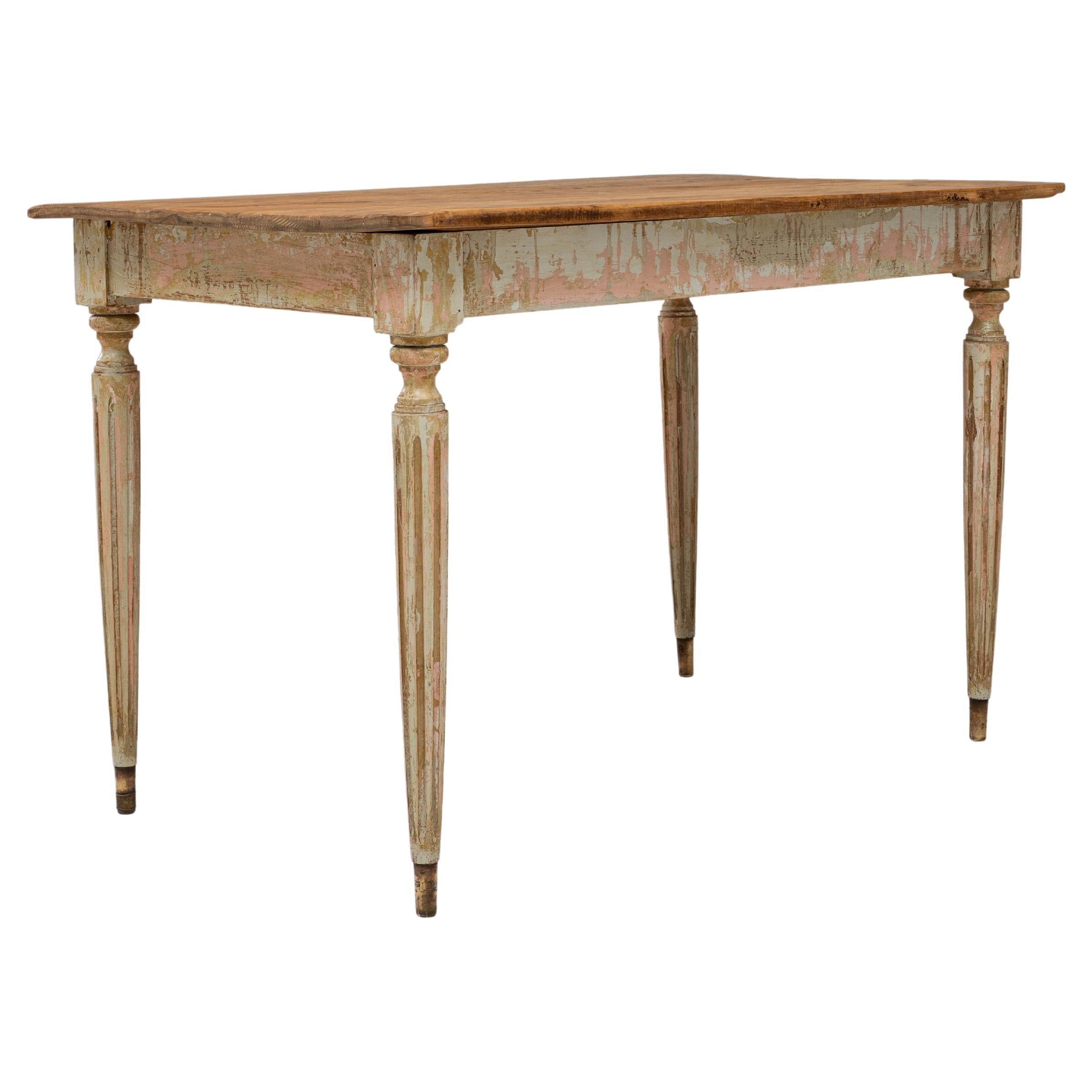 Table d'appoint en bois patiné de style gustavien français du 20e siècle