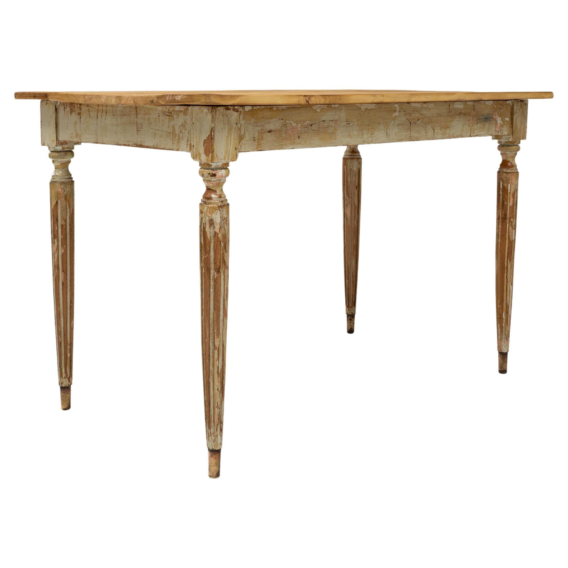 Table d'appoint en bois patiné de style gustavien français du 20e siècle
