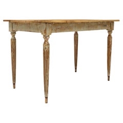 Table d'appoint en bois patiné de style gustavien français du 20e siècle