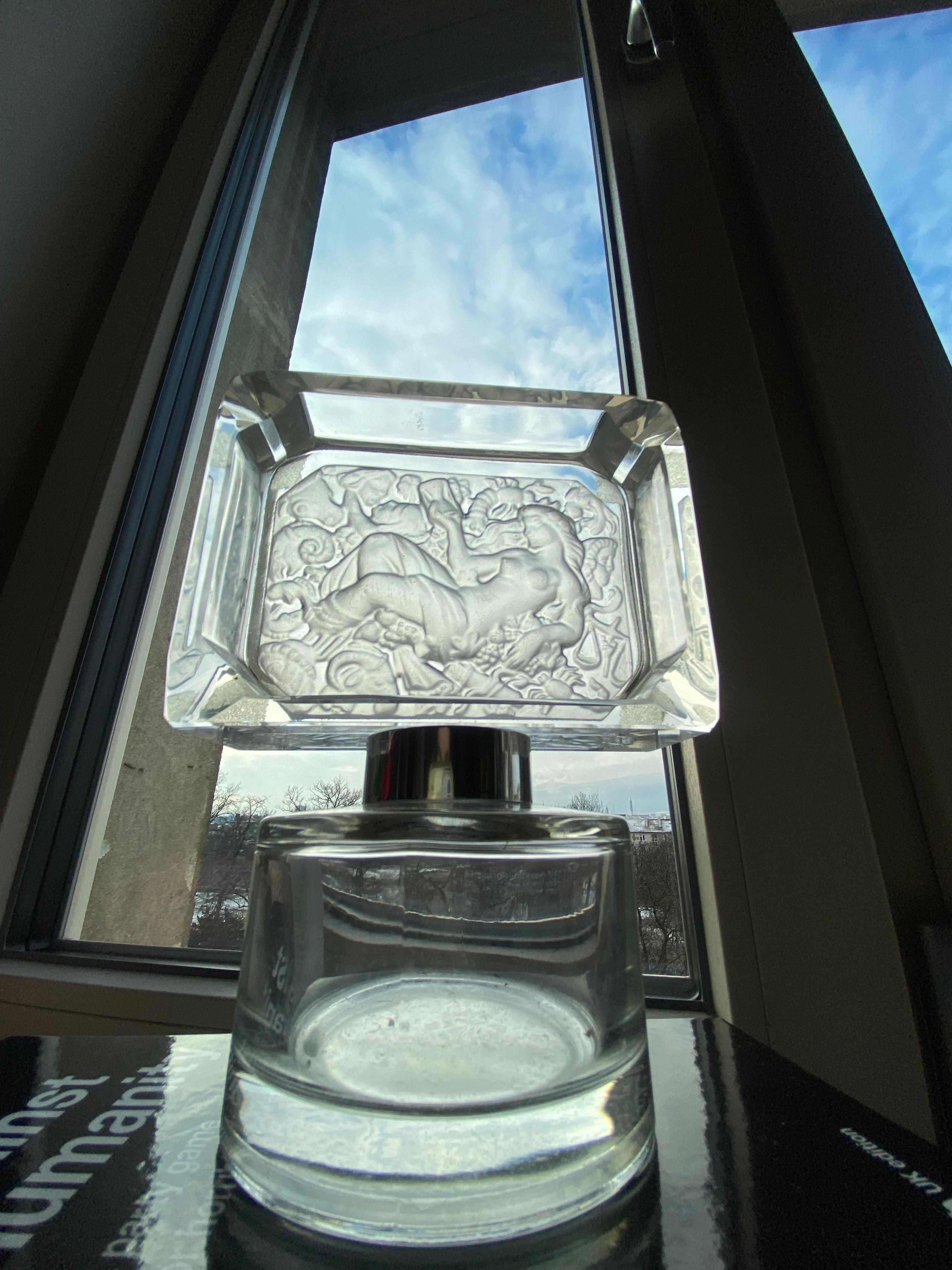 20th Century French Hand Carved Crystal Ashtray with Woman Figure Decoration For Sale 3