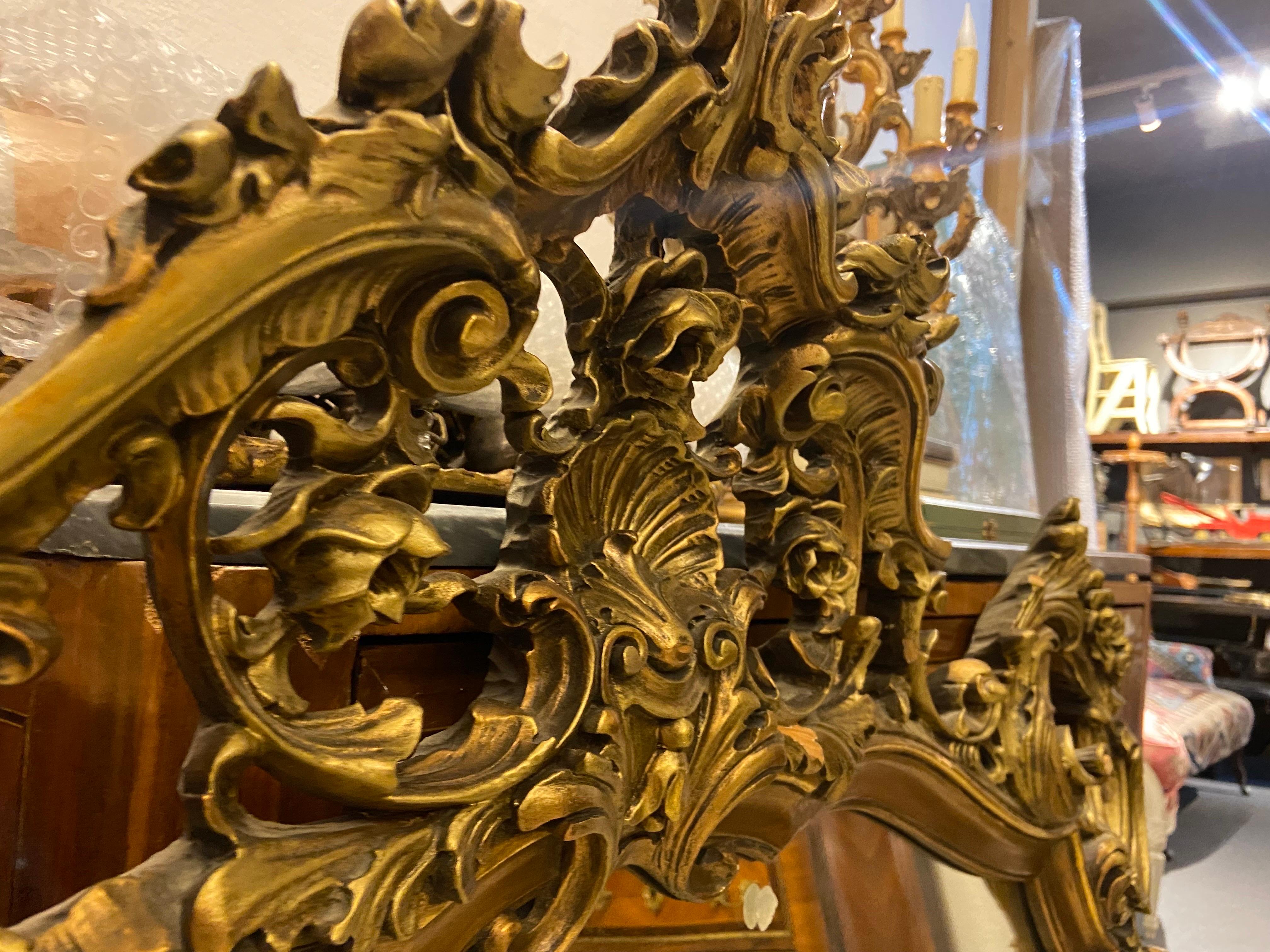20th Century French Hand Carved Gilt Wood Wall Mirror in Rococo Style For Sale 1